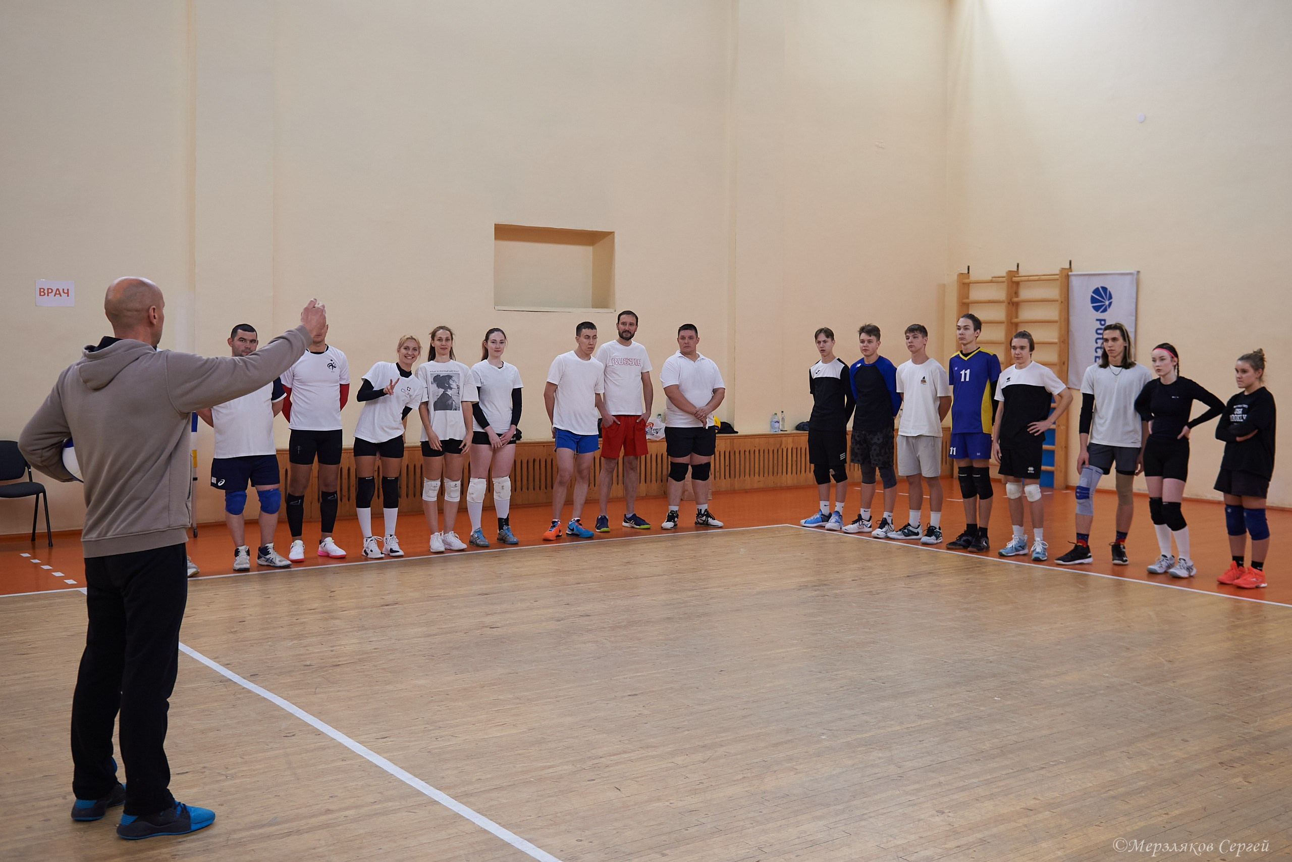 Новогодний турнир по волейболу. Ижевск. 15.12.2023. Спортивный репортажный фотограф в Ижевске Сергей Мерзляков