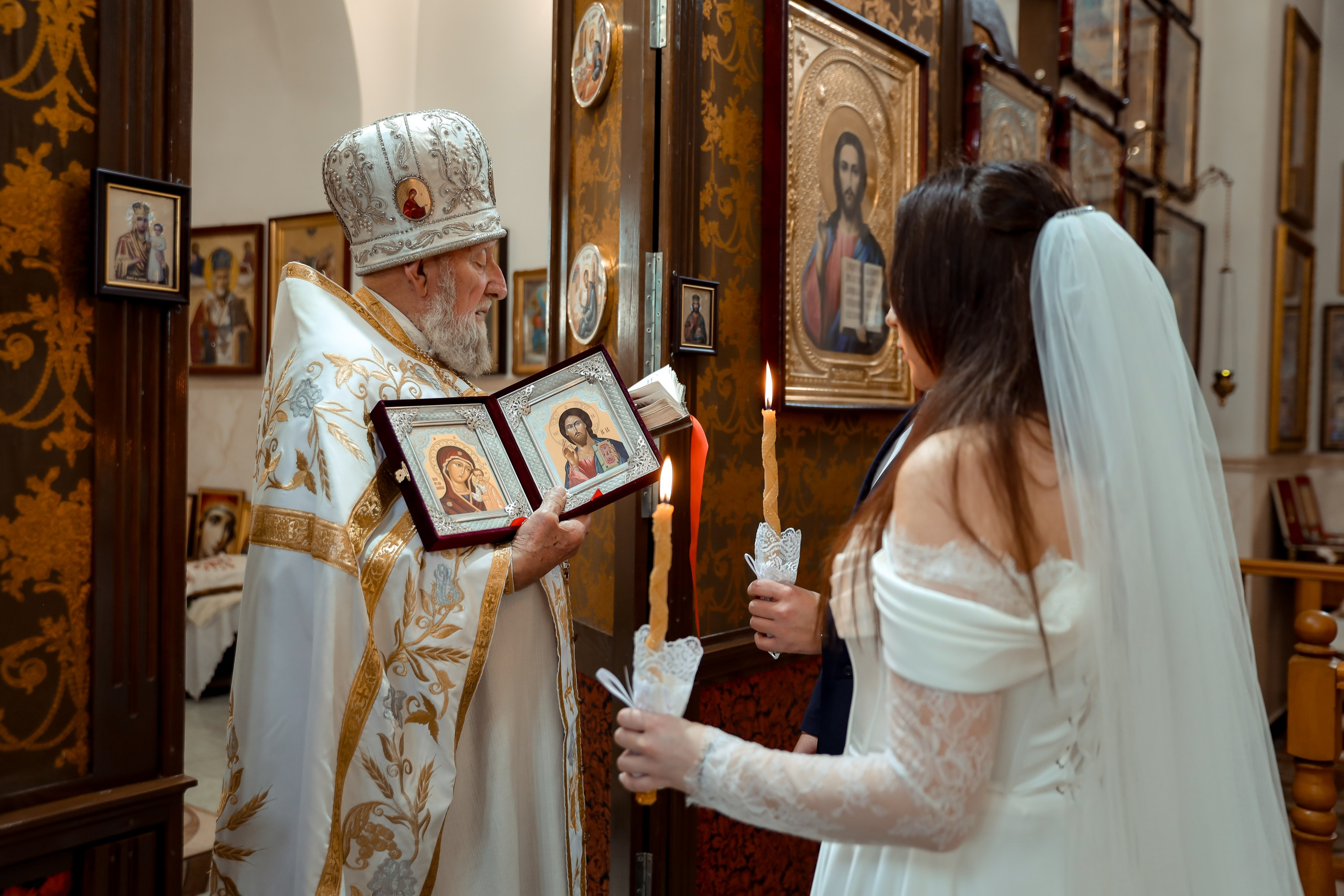 Венчание в церкви в Алуште. Свадебный фотограф в Крыму