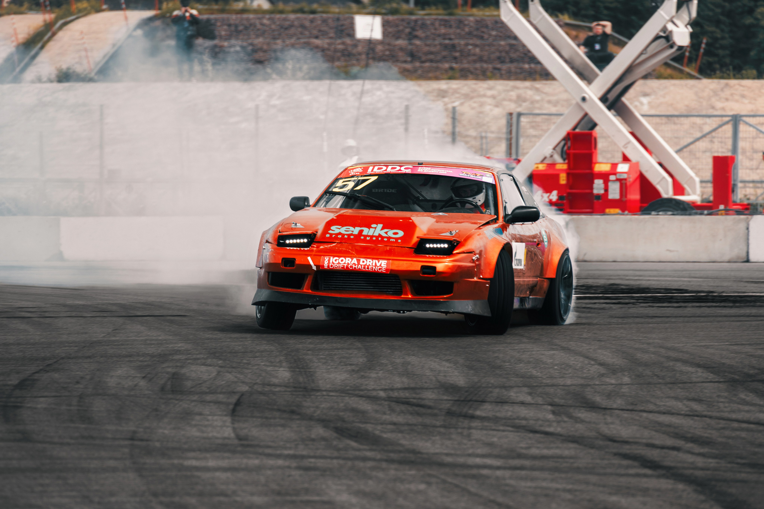 IDDC Этап 2: Бетонный Колизей и блогеры в деле