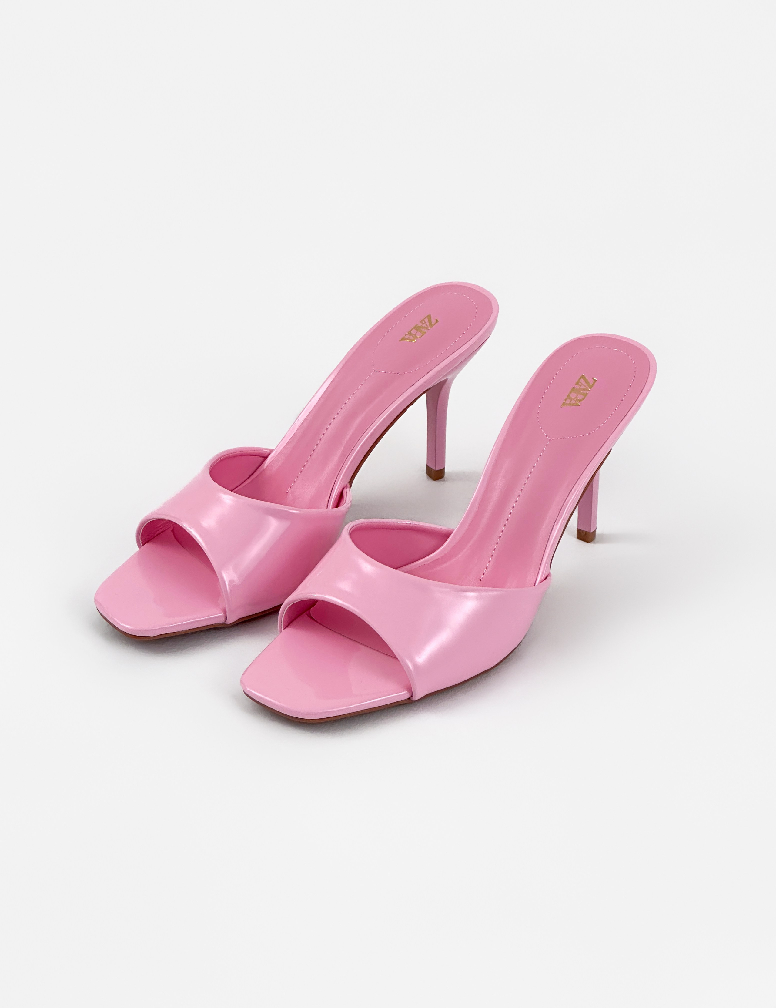 500 руб , 39 (25,5 cm) | Залоговая стоимость - 4000 руб 