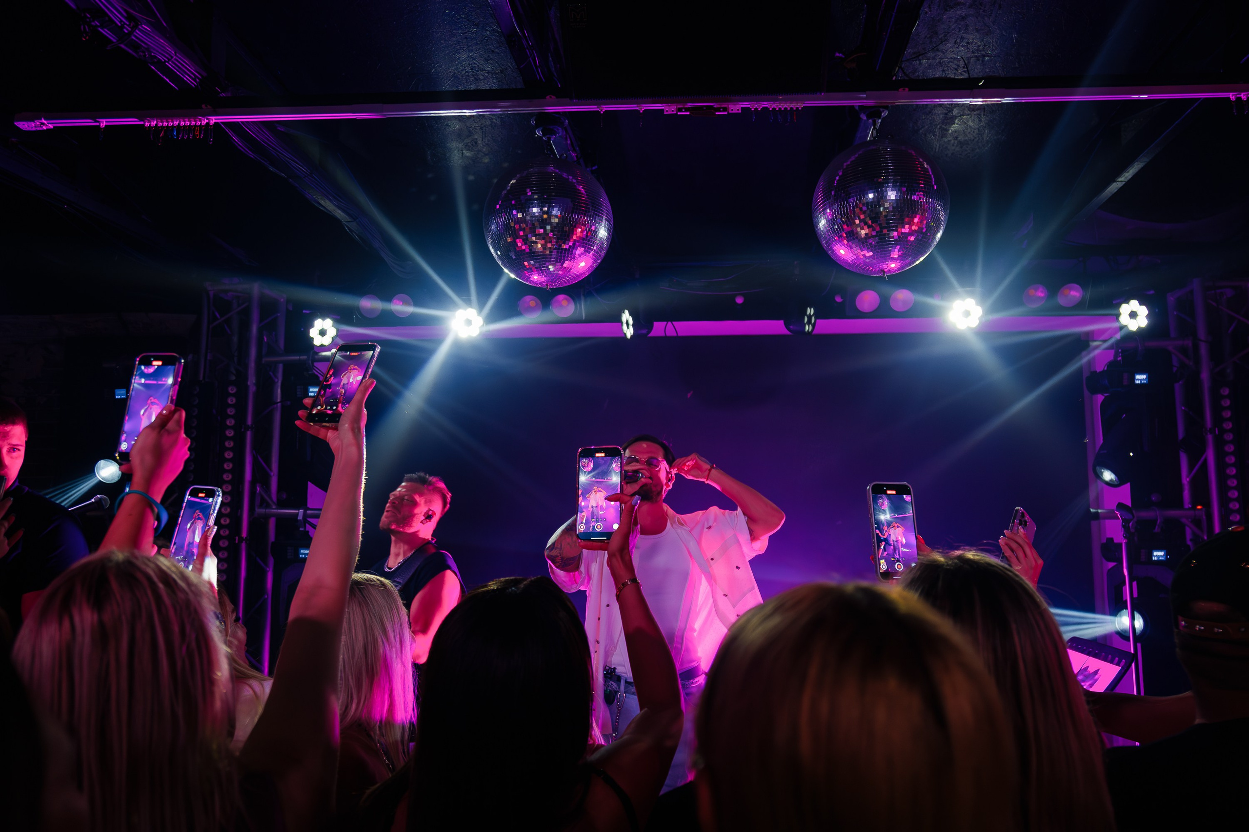 «МИША МАРВИН"_Чайка на пляже_Ялта_14.06.2025. Аминов Руслан | Фотограф