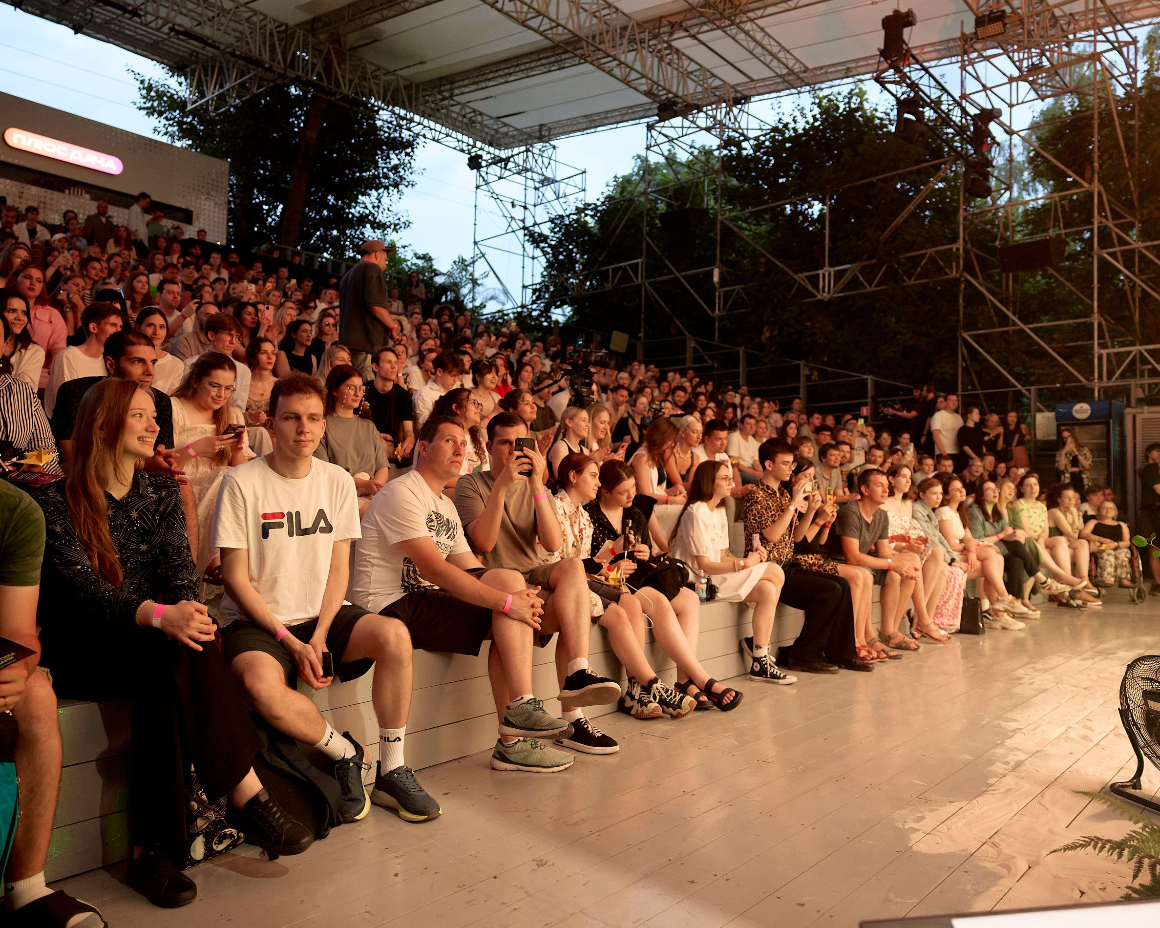 Zoloto x Яндекс Музыка. Светский фотограф Столбоушкин Никита