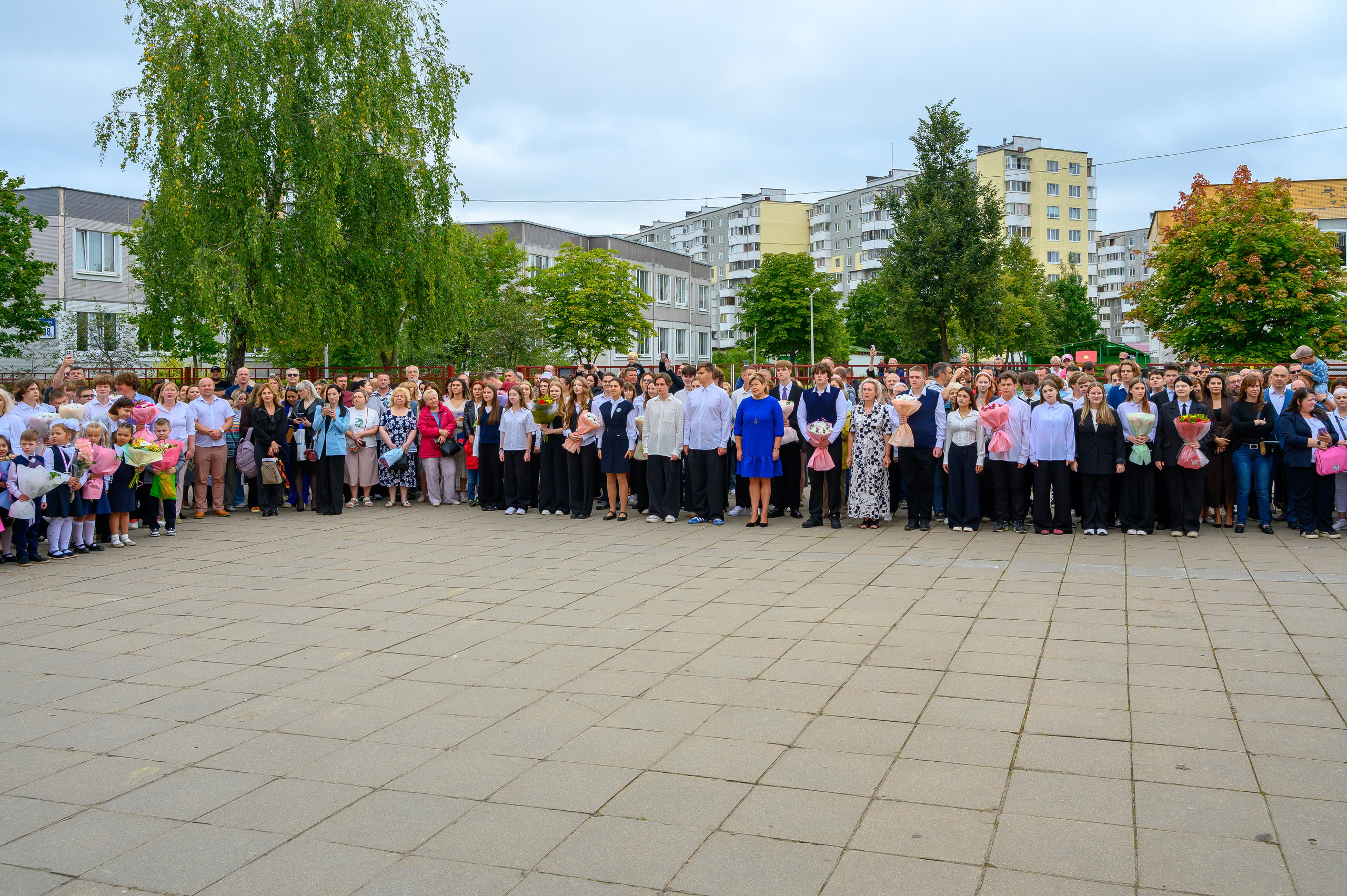 Вот звучит первый звонок, перед этим долгое приготовление к новому этапу в жизни, Яромир идет в школу. Фотоуслуги, услуги фотографа, фотографирование важных событий
