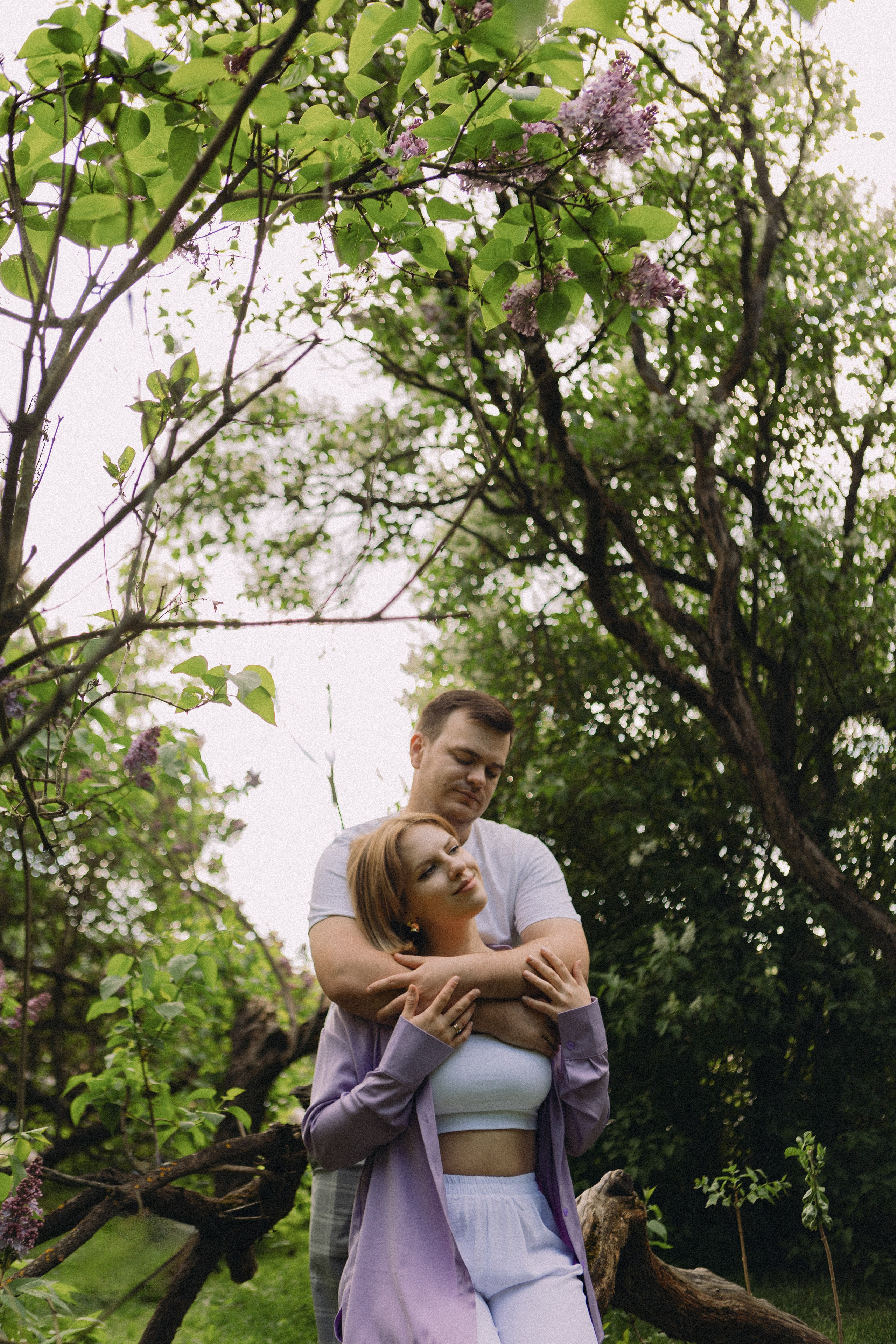 Фотосессия для пары в сиреневом саду. Фотограф Калагина Светлана