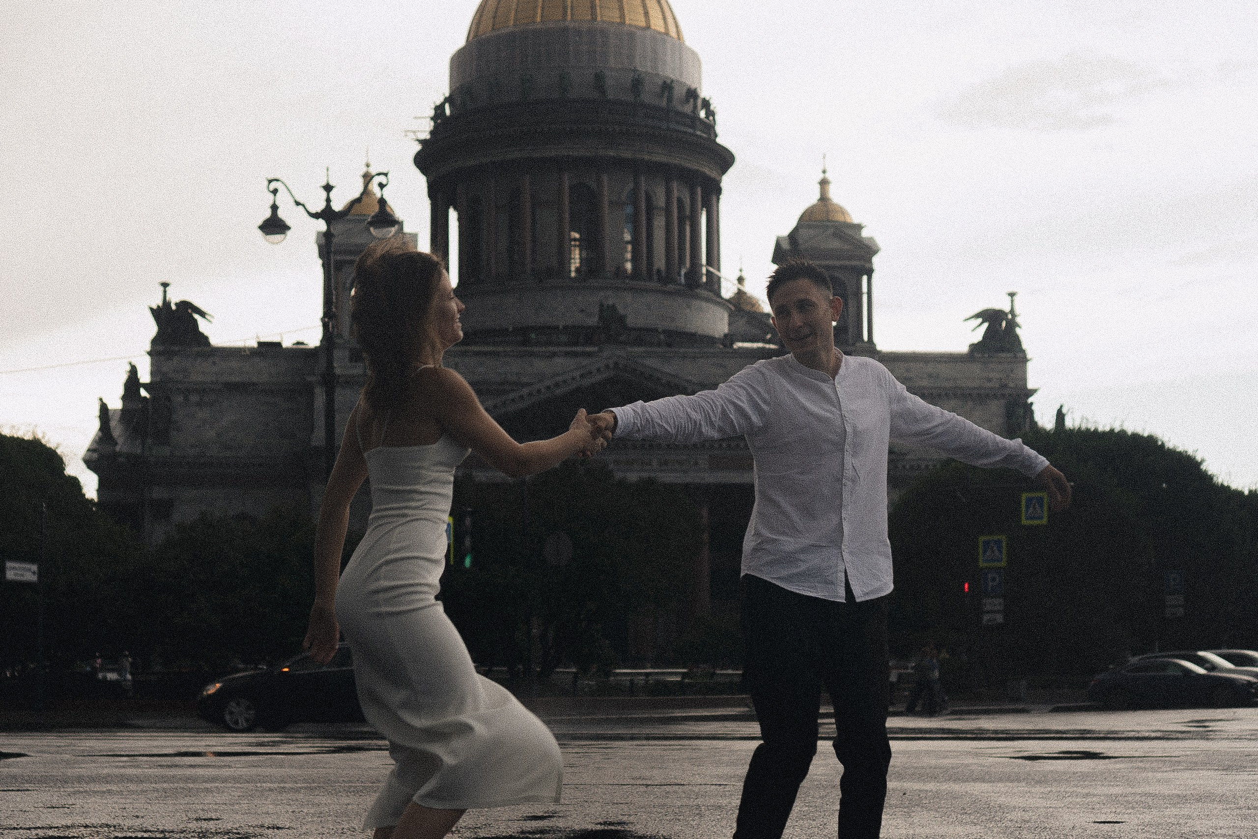 СВАДЕБНАЯ ФОТОСЕСИСИЯ В МЕТРО И ВОЗЛЕ ИСАКИЕВСКОГО СОБОРА В ДОЖДЬ. Профессиональный фотограф, Санкт-Петербург — Виктория Богомолова
