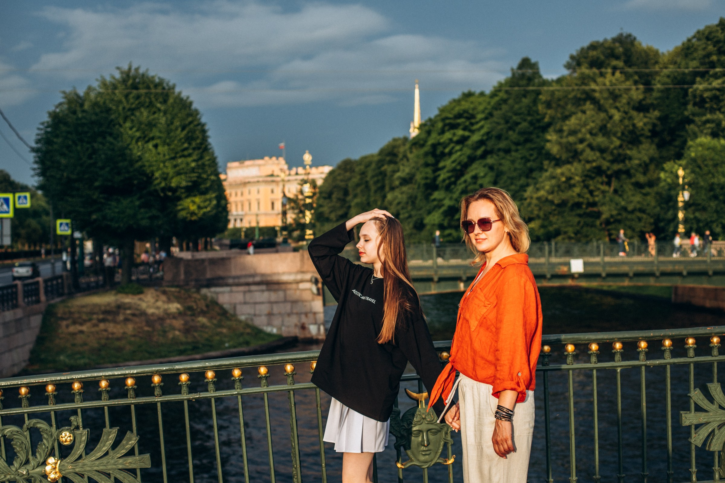 Наталья и Дарья в июле. Фотопрогулка в Петербурге. Индивидуальный и семейный фотограф в Санкт-Петербурге