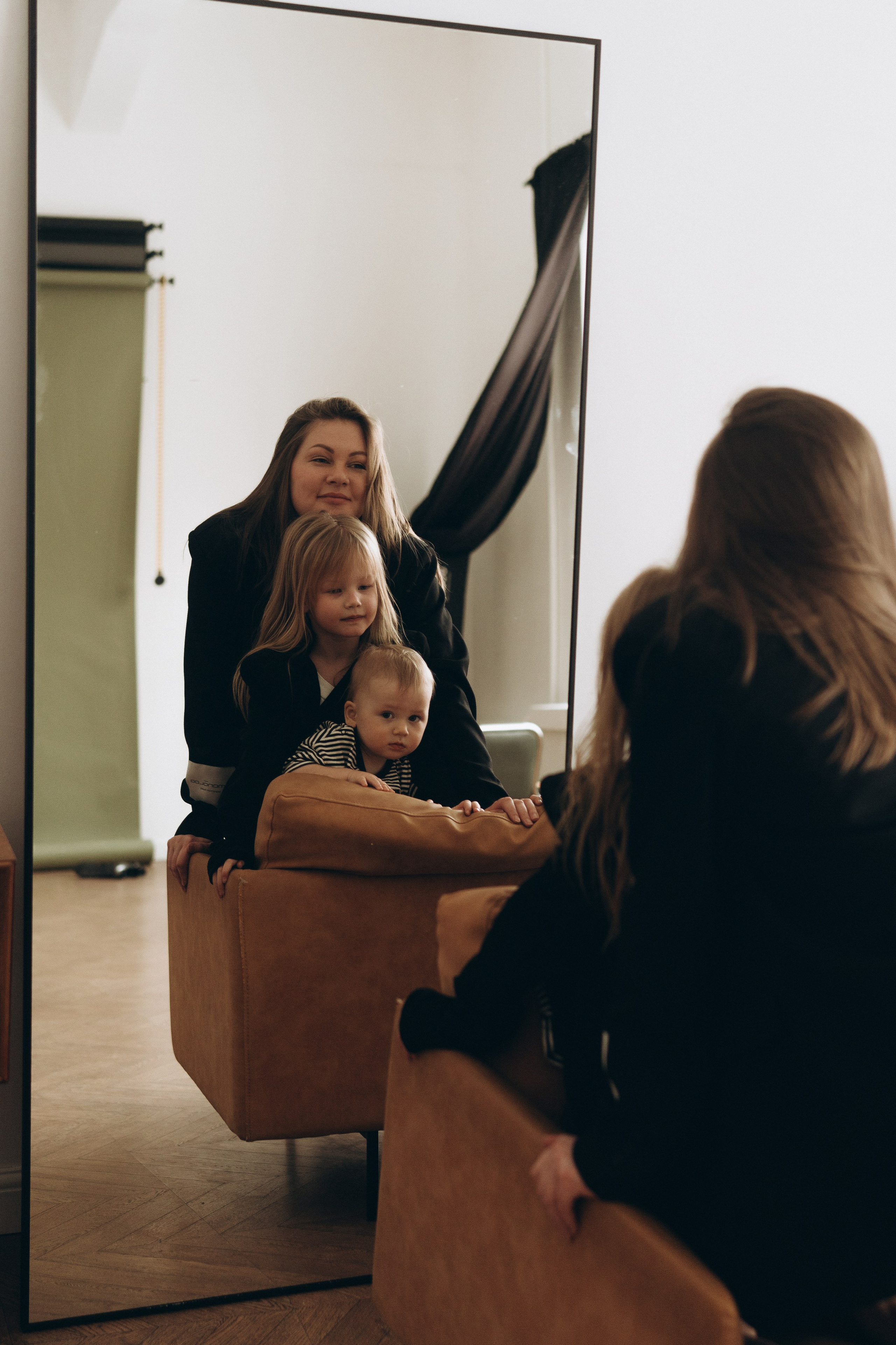 Студийная фотосессия материнства. Семейный, ньюборн фотограф, фотограф на роды в Москве, Виктория Тюльдюкова