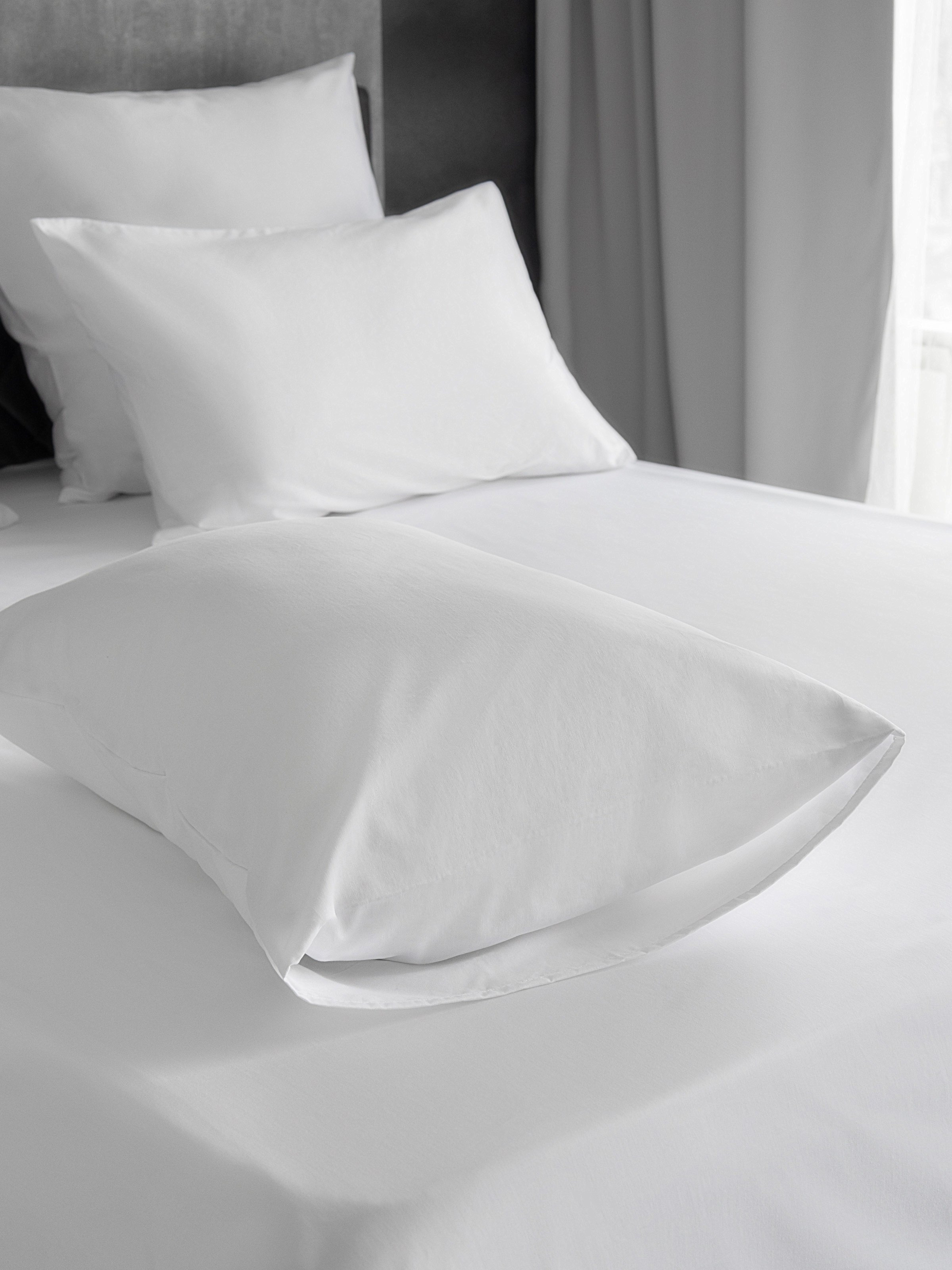 Крупный план белой наволочки | Съемка для рекламных материалов