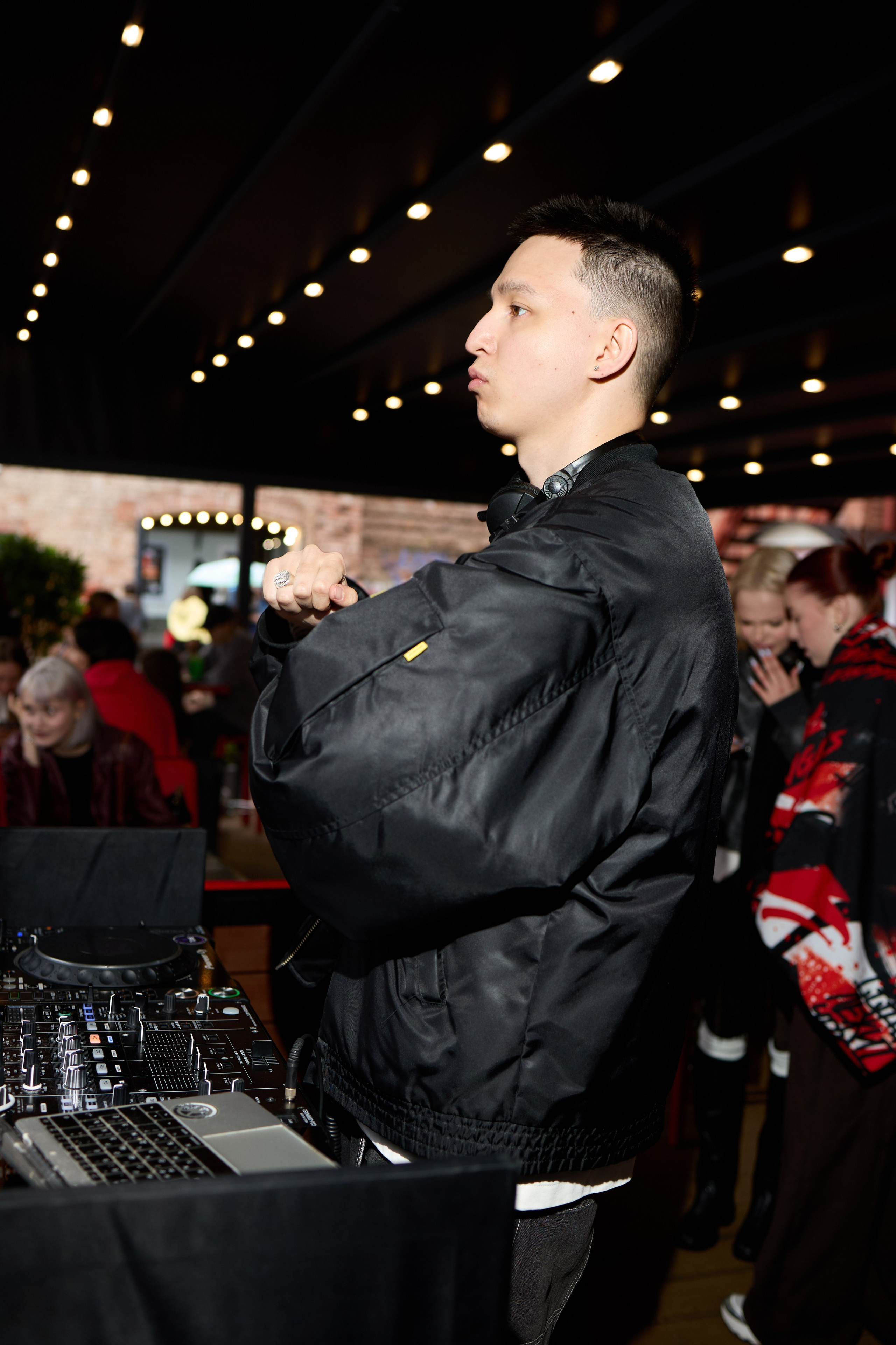 F1 PARTY. Приветствую, я Стефания. Снимаю в Петербурге. Провожу клиентские съёмки в стиле fashion