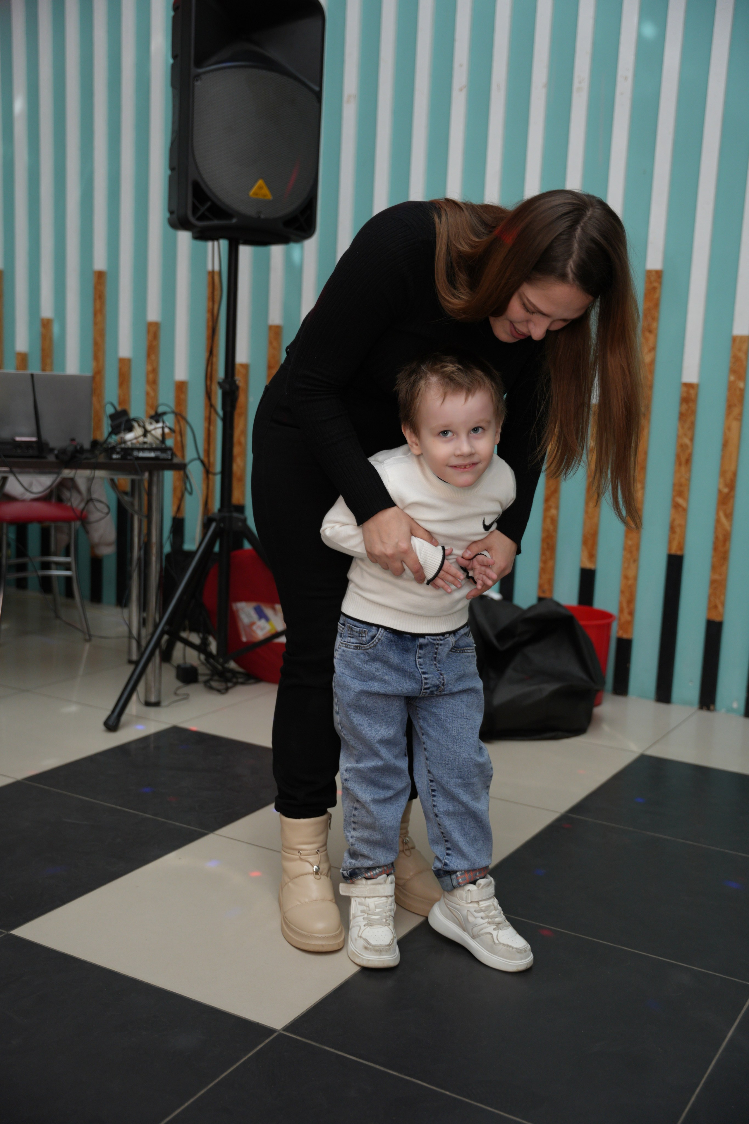 Социально —благотворительная акция «Ты в этом мире не один», посвященная Международному дню инвалидов. ВЫПУСКНЫЕ АЛЬБОМЫ, Школьный фотограф, семейный и свадебный в Саратове и области Ольга Плаксина