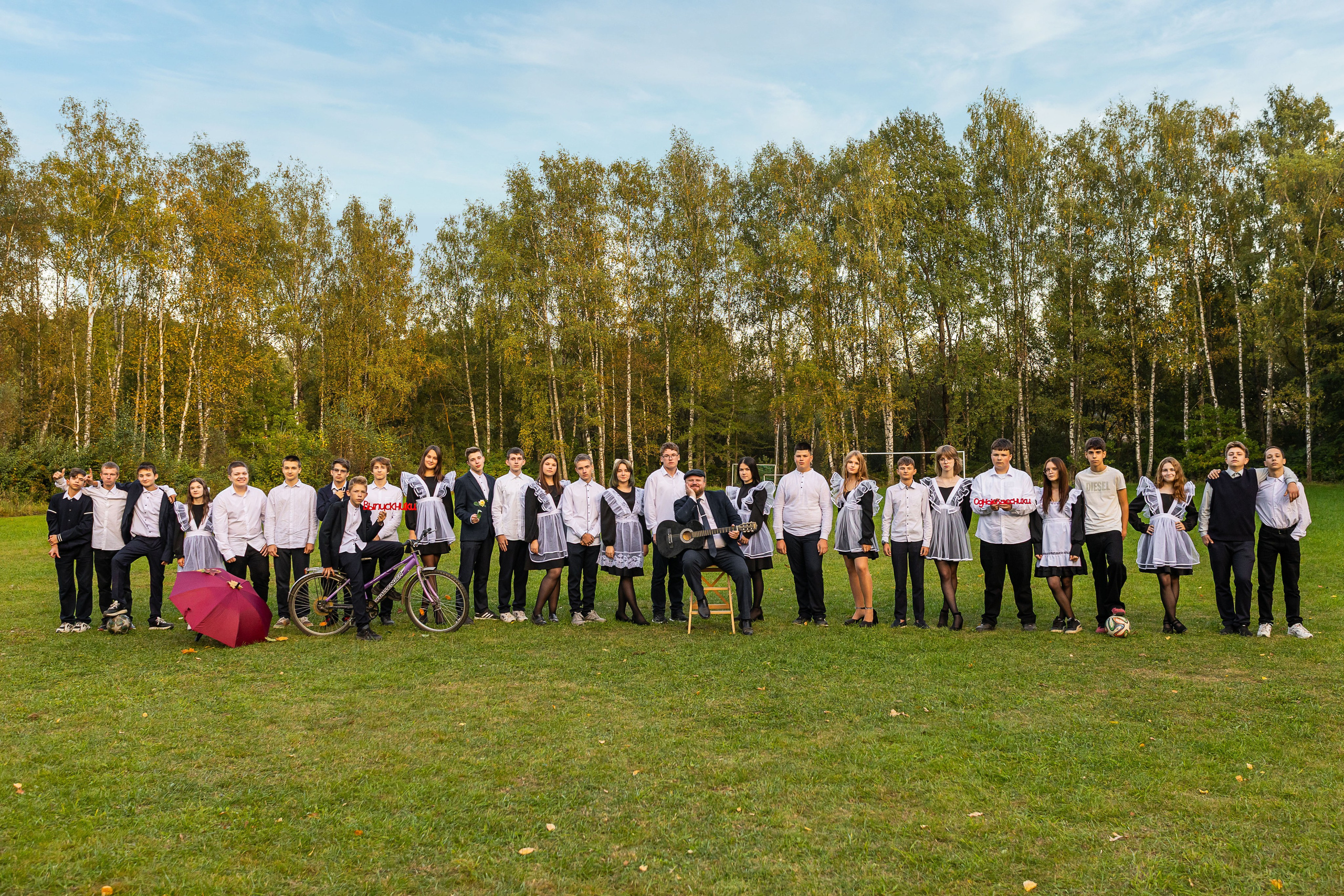 Осенняя фотосессия у школы с учителем. Семейный и детский фотограф Анна Петракова