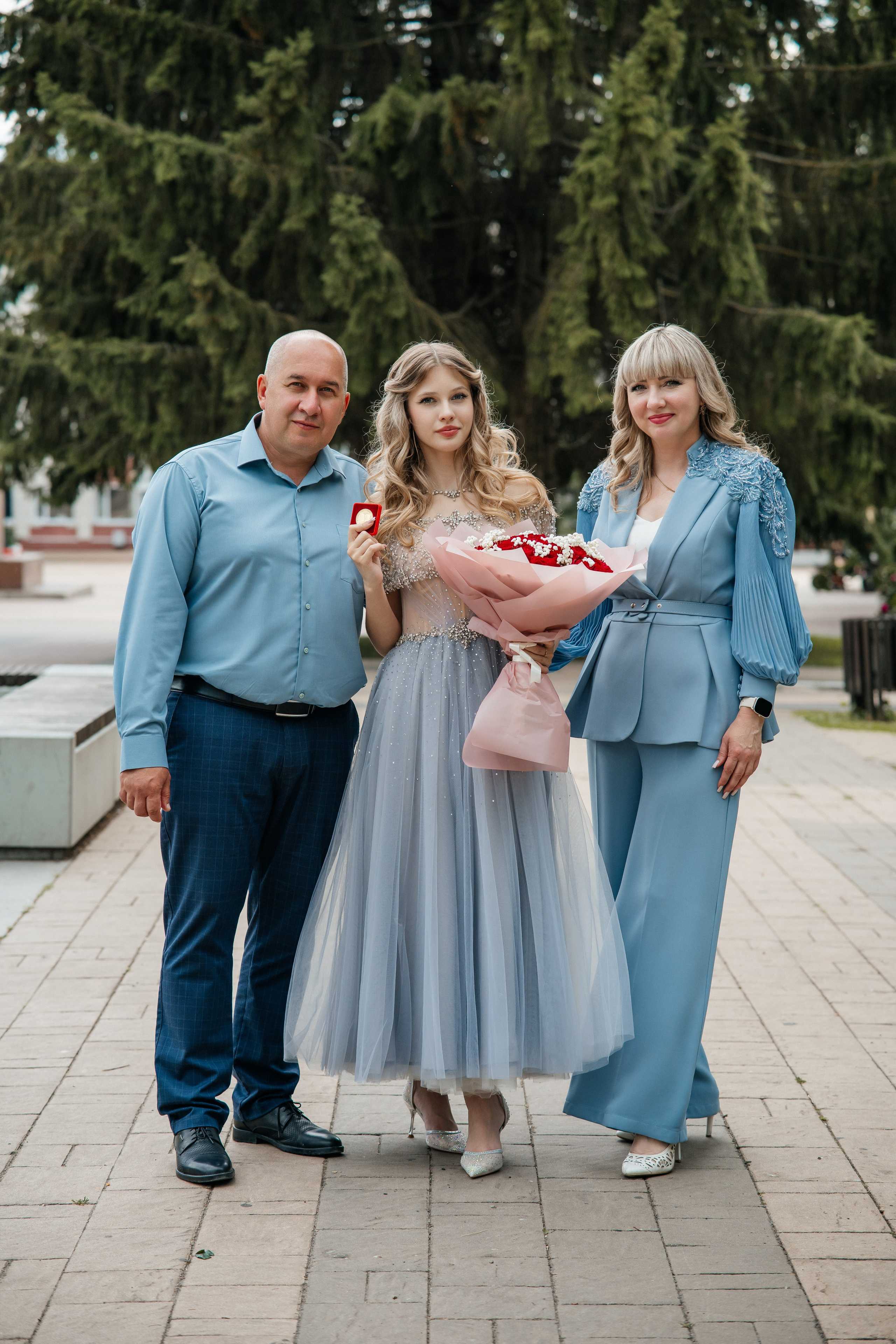 Медалисты. Школьный фотограф в Валуйках. Фотосессии для выпускников и изготовление выпускных альбомов в городе Валуйки и в Белгородской области