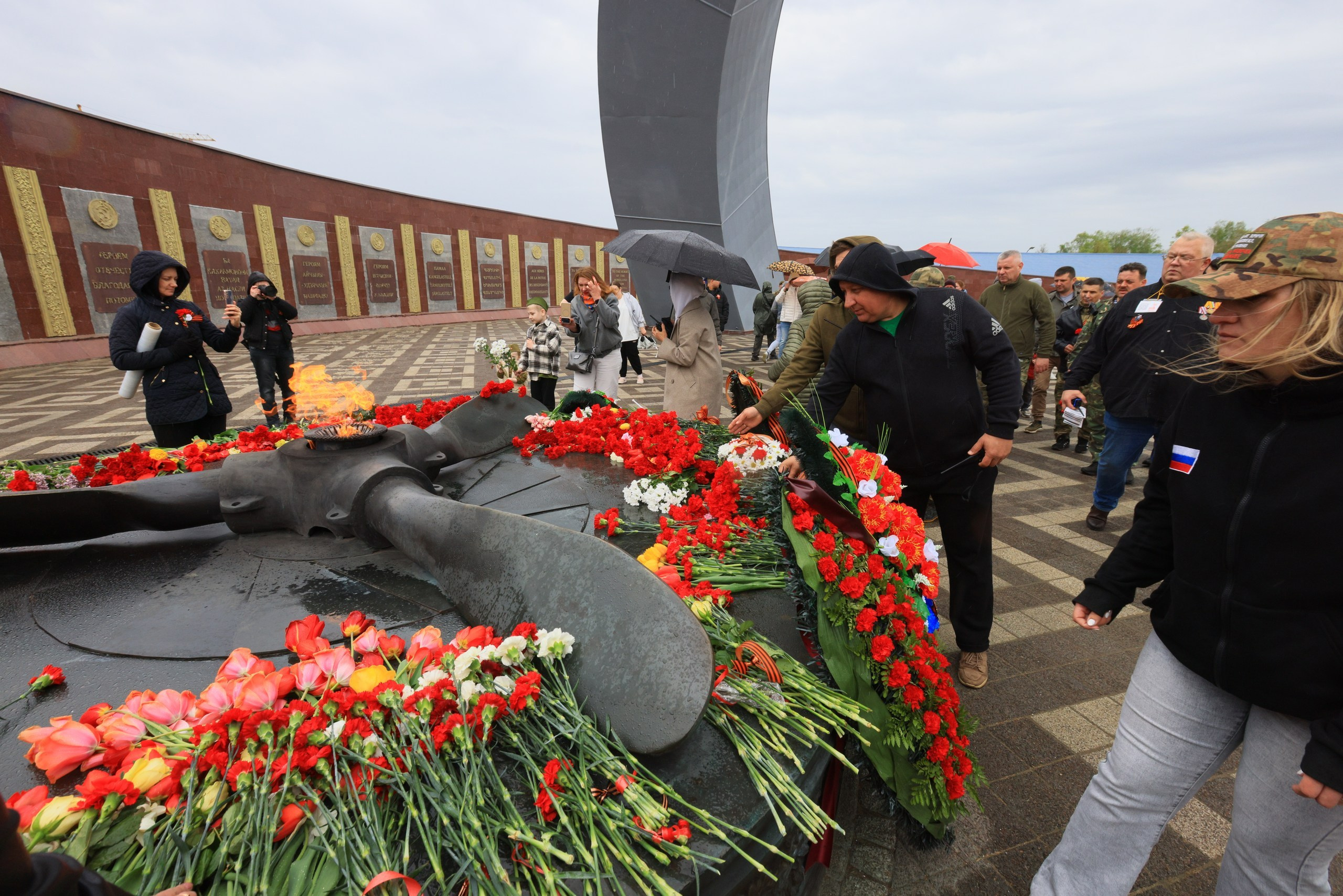 9 мая 2026 Хаммер клуб в День Победы в Туле (У мемориала «Защитникам неба Отечества», музея оружия, «Три штыка». Фотограф в Туле Крупский АнДРей. Фотостудия «КАДР71» в Туле