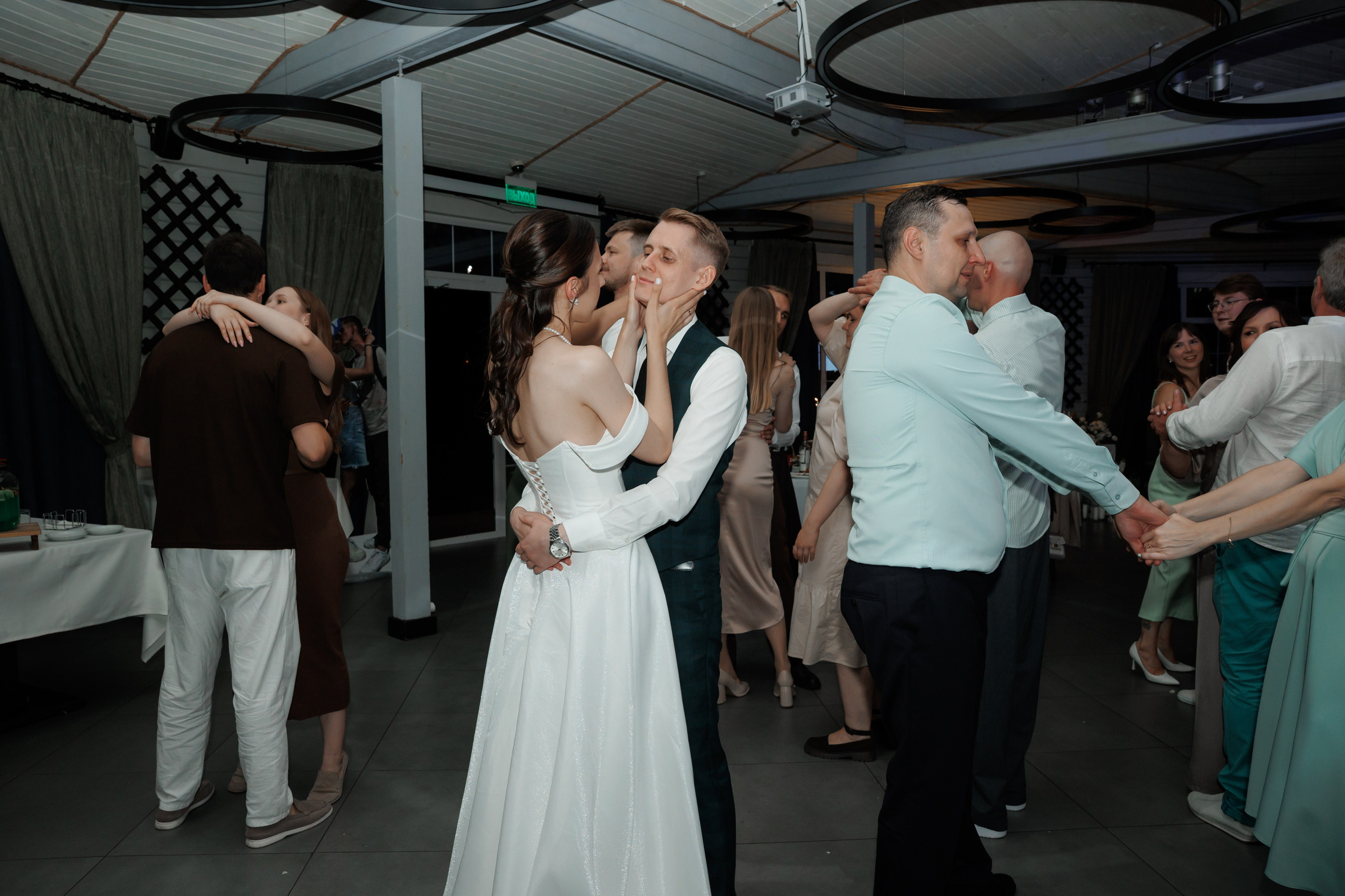 Регистрация в отеле Fish Point, ЗАГС Бутово, прогулка в Остафьево. Свадебный и репортажный фотограф (Москва, Королев и другие)