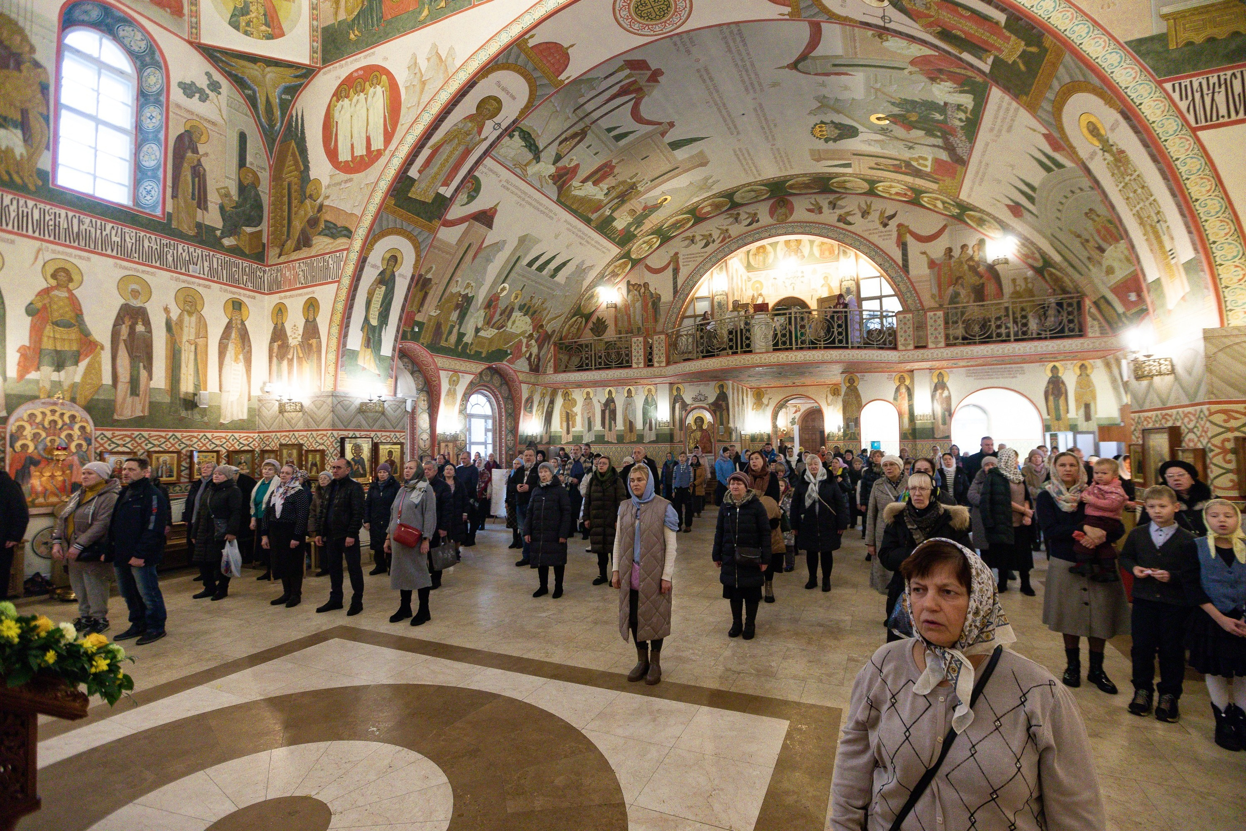 Праздничное богослужение Святителю Николаю 19 декабря. Интерьерный фотограф в Москве Роман Потапов