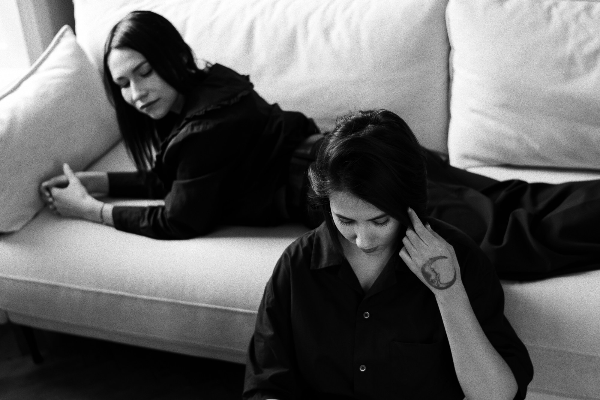 Фотосессия сестер в студии концептуальная история. Портретный фотограф Тюмень Дарья Мустафина