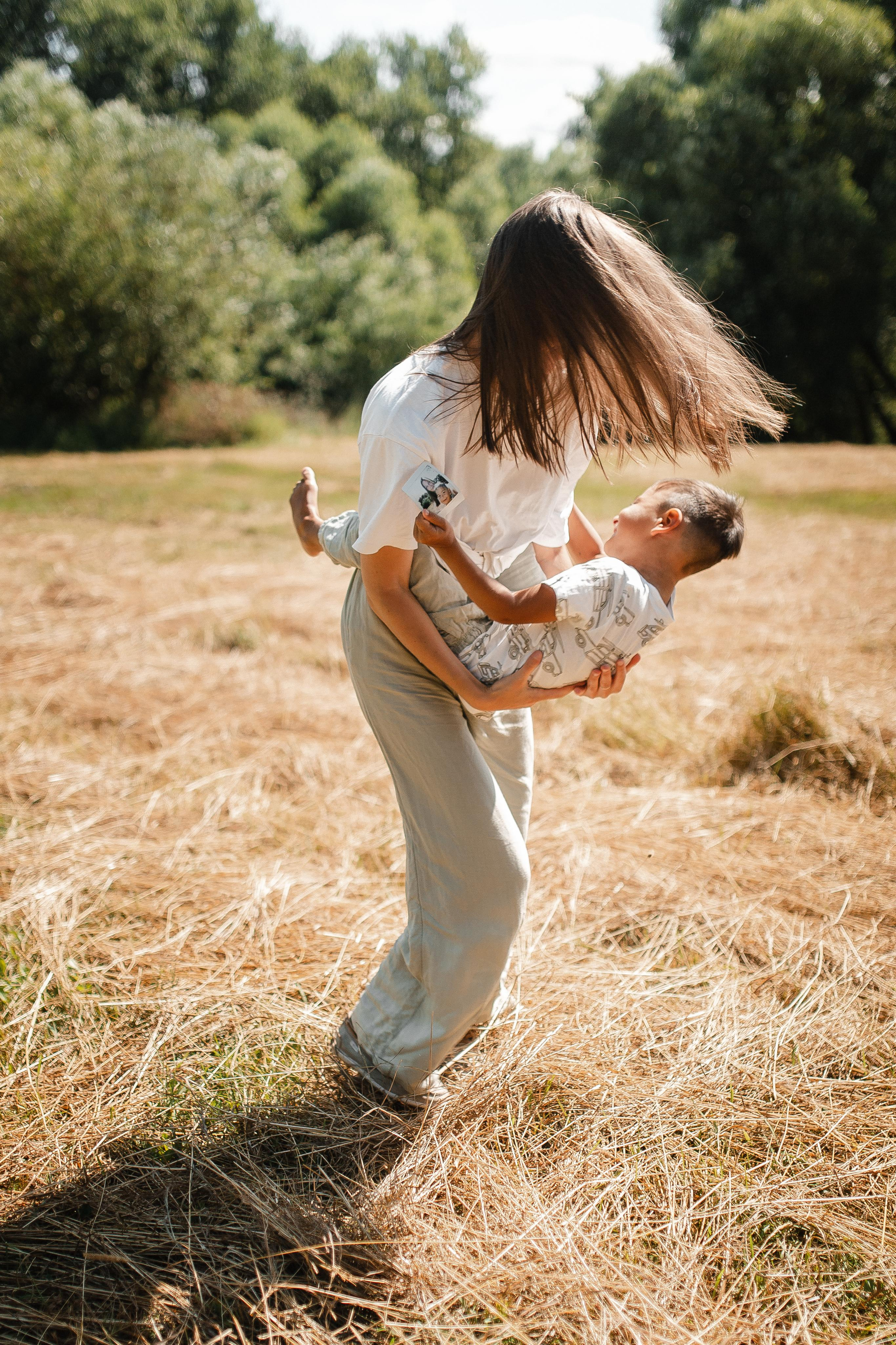 Ира и Мирон. Солнечный миг. Семейный и свадебный фотограф Полина Принцева