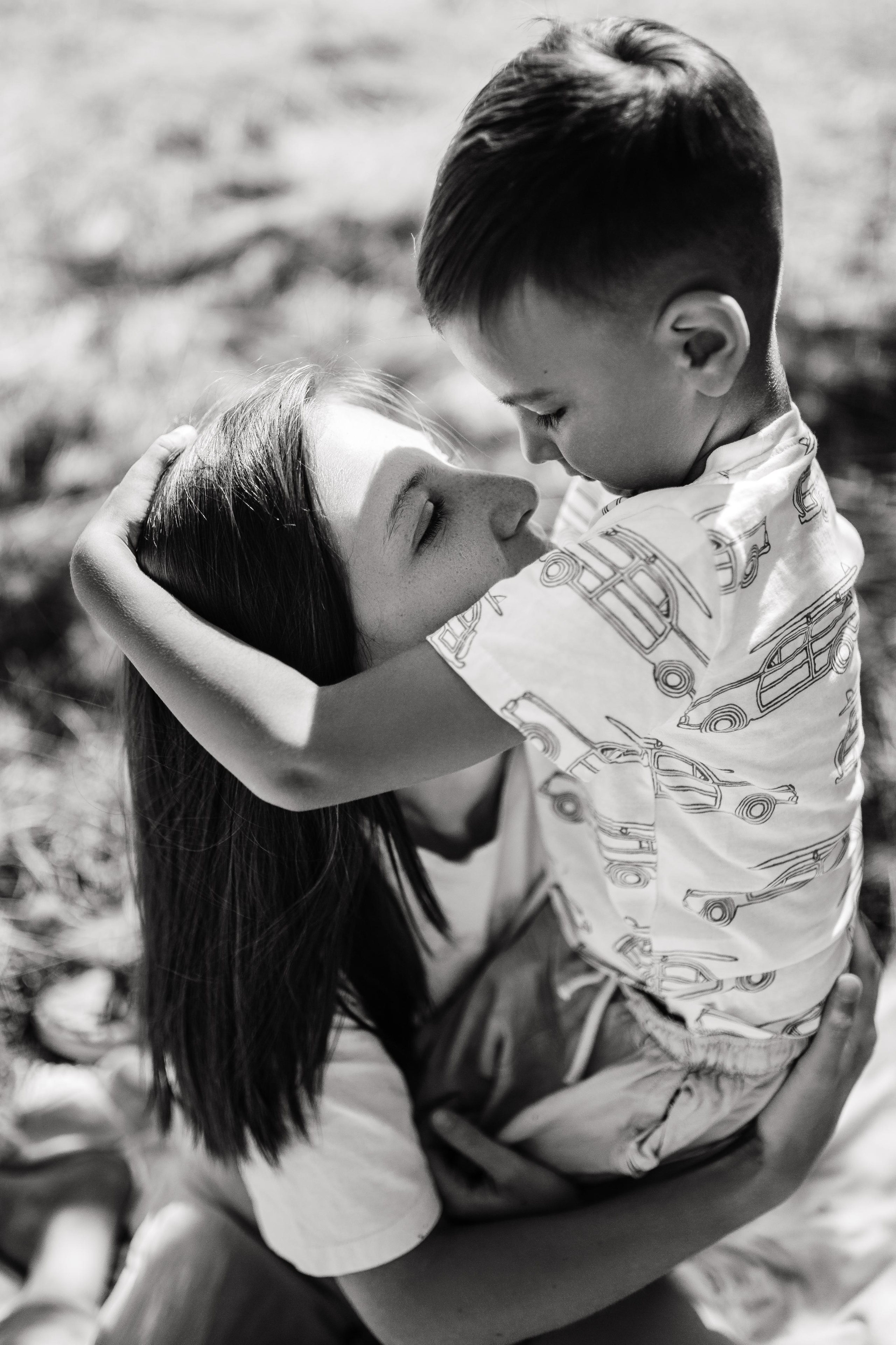 Ира и Мирон. Солнечный миг. Семейный и свадебный фотограф Полина Принцева