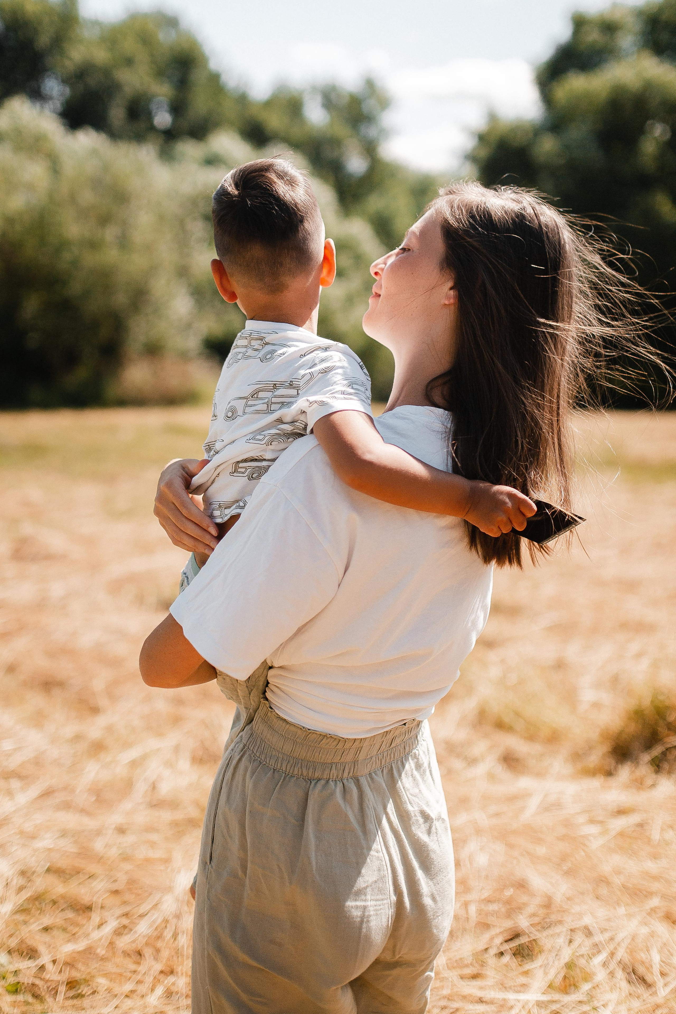 Ира и Мирон. Солнечный миг. Семейный и свадебный фотограф Полина Принцева