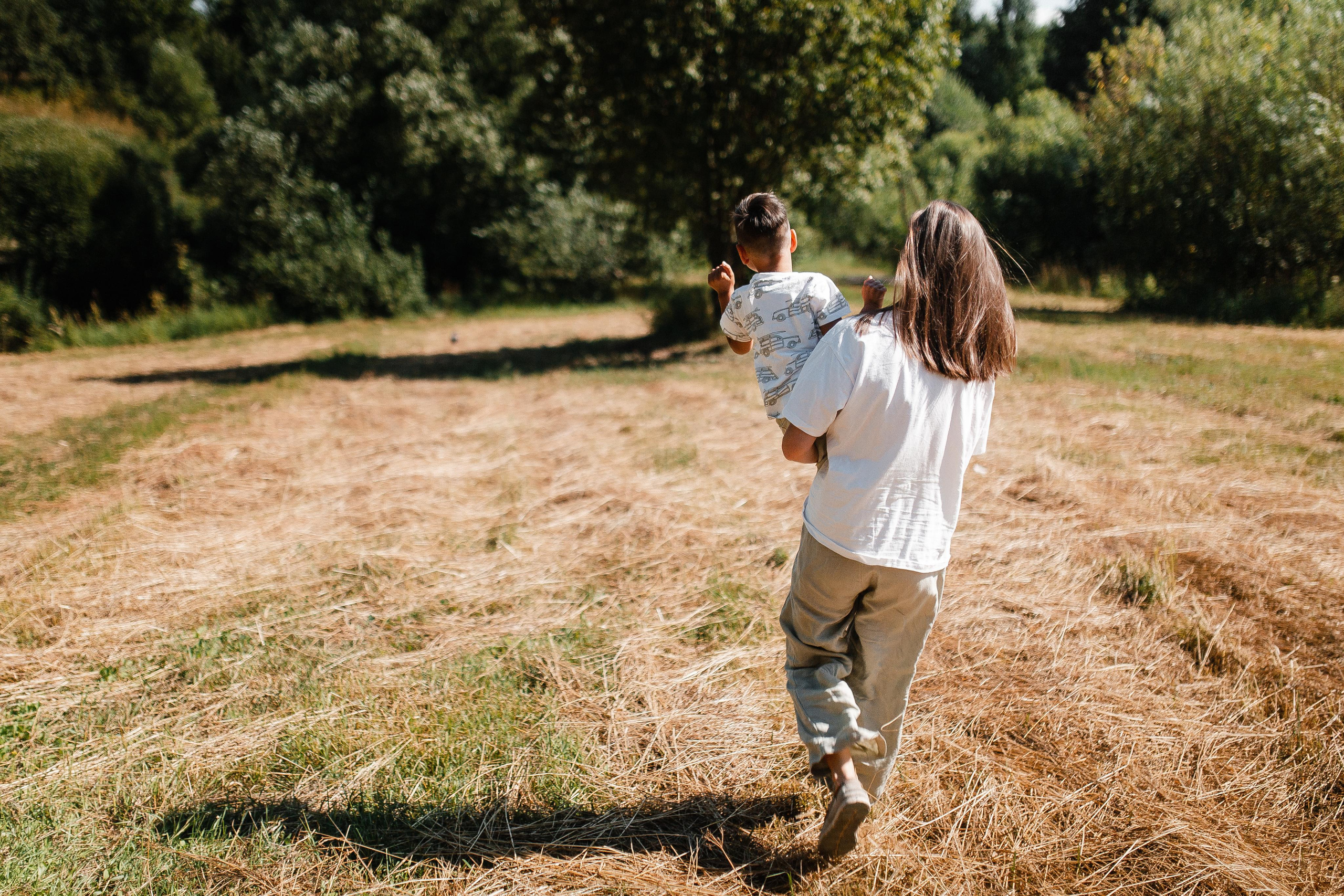 Ира и Мирон. Солнечный миг. Семейный и свадебный фотограф Полина Принцева