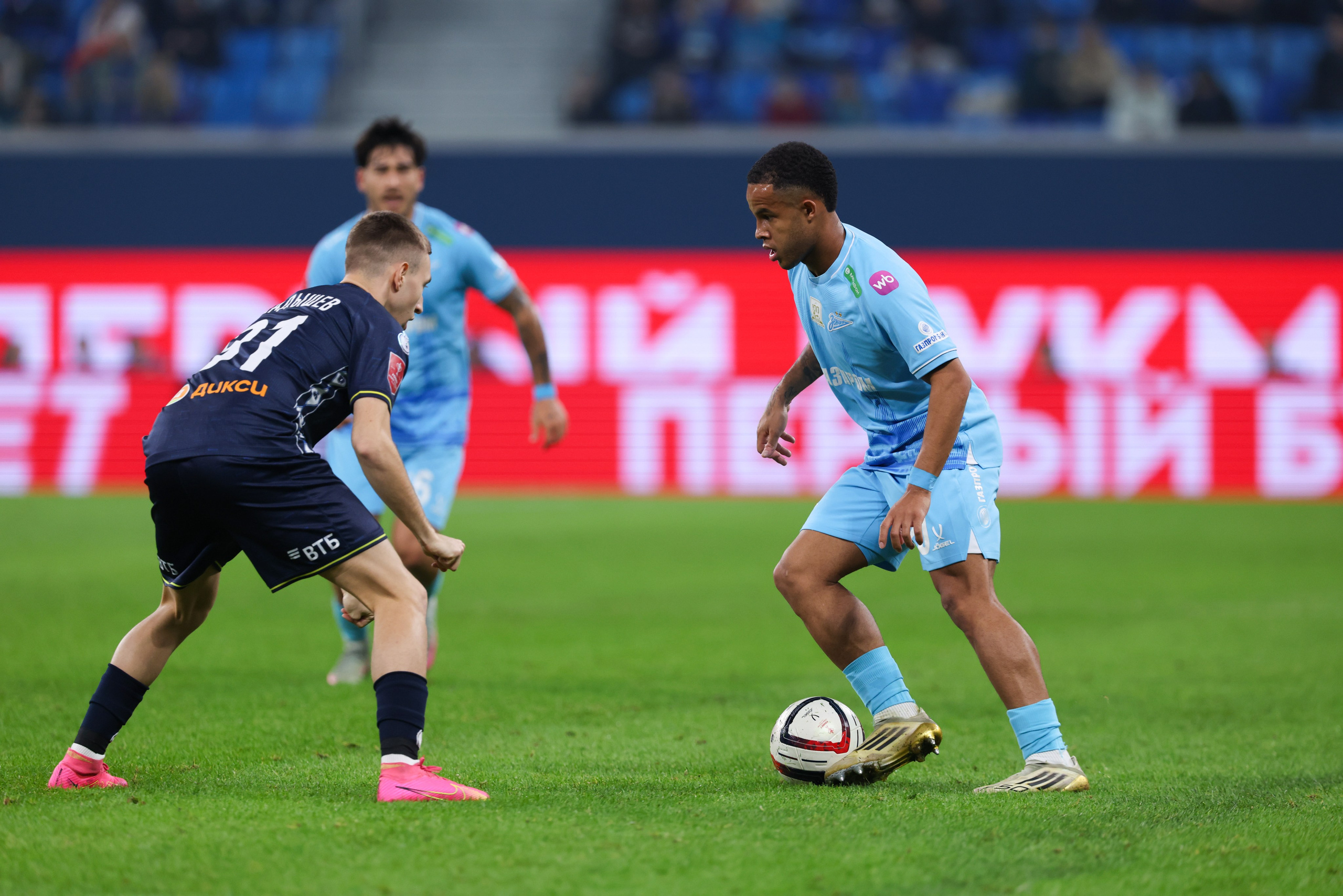 ФК «Зенит — ФК «Динамо» Москва 05.11.2025. Спортивный и репортажный фотограф Антон Тереханов