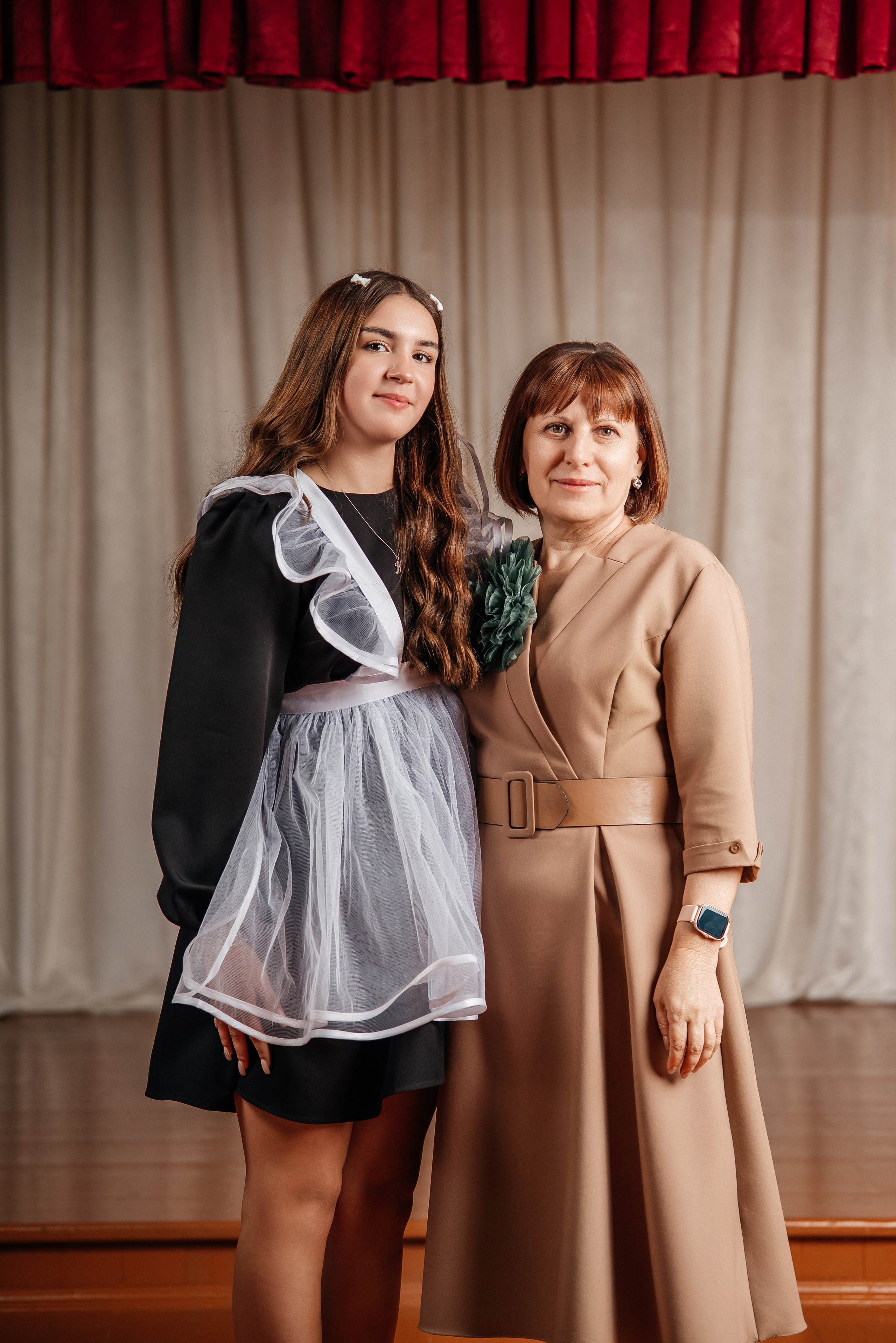 Классическая классика. Школьный фотограф в Валуйках. Фотосессии для выпускников и изготовление выпускных альбомов в городе Валуйки и в Белгородской области