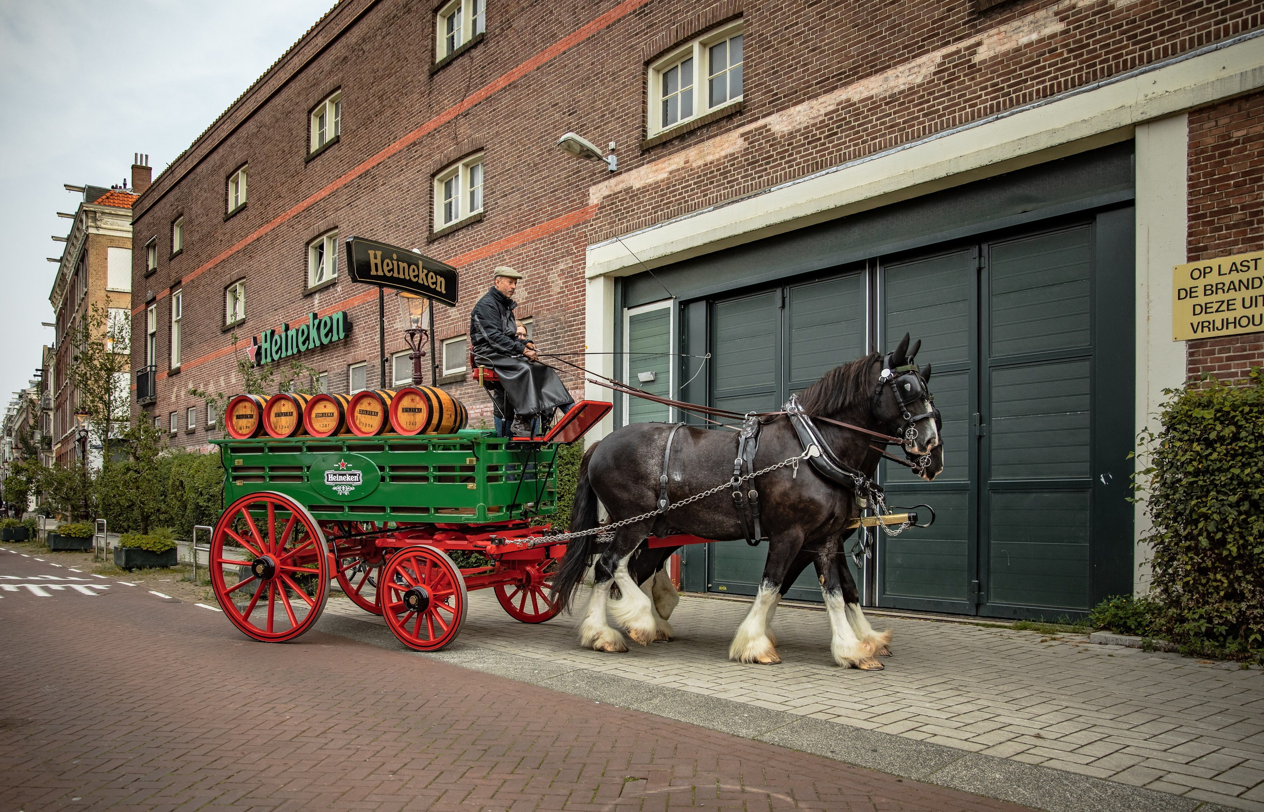 STREET. NE Cinema — backstage and reportage photography in cinema, music, Automotive and sport