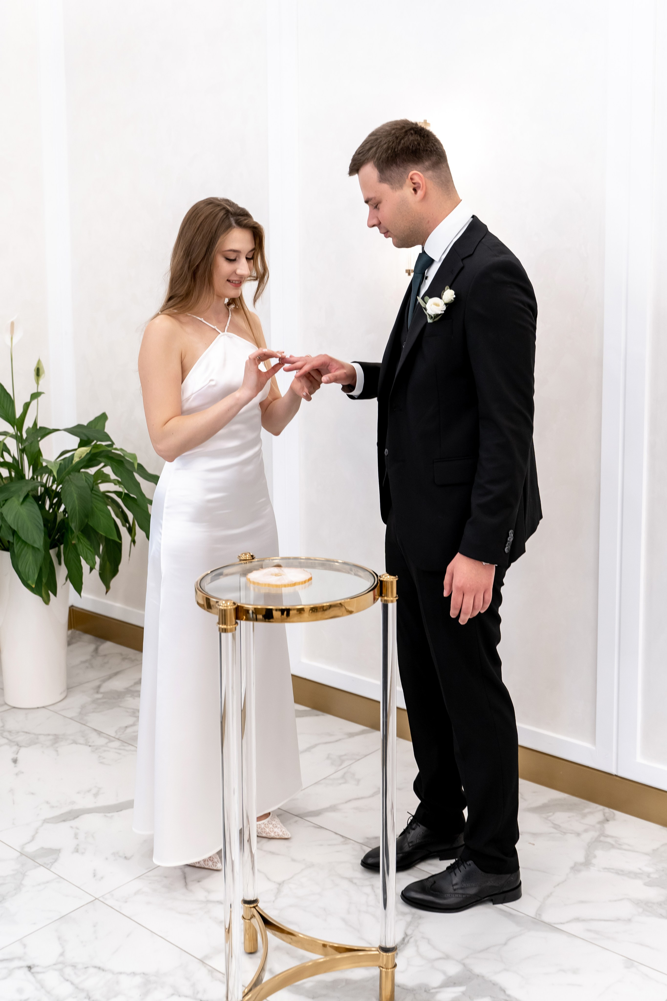 Свадебный фотограф в Москве. Свадебный фотограф Видное, Бутово, Домодедово, Щербинка, Царицыно. Роспись во дворце бракосочетания Южное Бутово. Регистрация брака в Москве и Московской области. Фотограф на свадьбу. Свадебная фотосессия в центре Москвы. Фотосессия свадебного банкета  в ресторане. Выездная регистрация брака. Фотосессия молодоженов. Свадебная прогулка. Жених и невеста в день свадьбы. Wedding in Moscow. Свадебная фотосессия  в Барвихе. Стильная свадебная фотография. Сборы жениха и невесты в день свадьбы. 