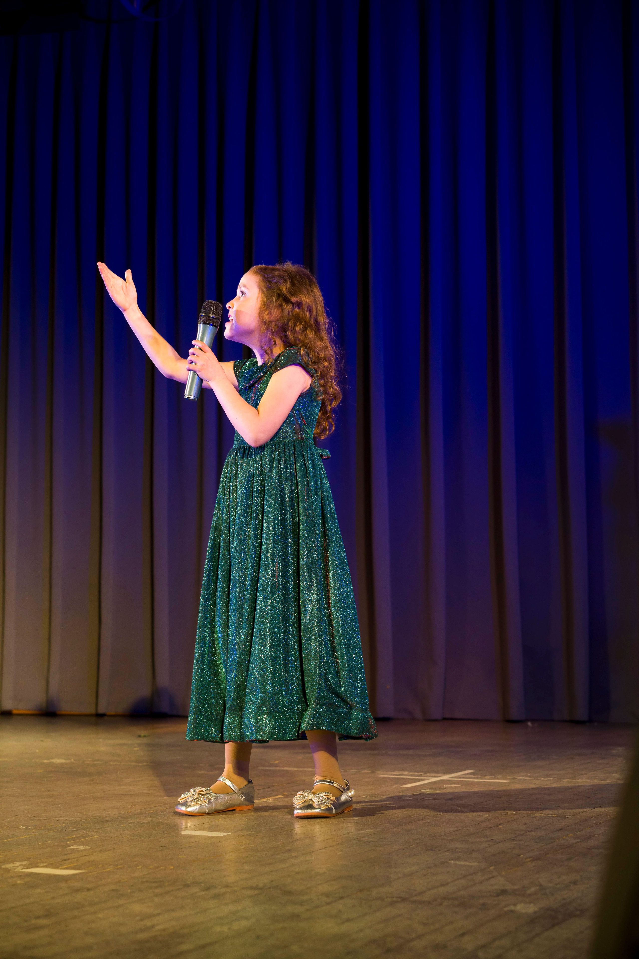 Концерт вокальной студии. Фотограф в Санкт-Петербурге. Репортажная и все съёмки для бизнеса