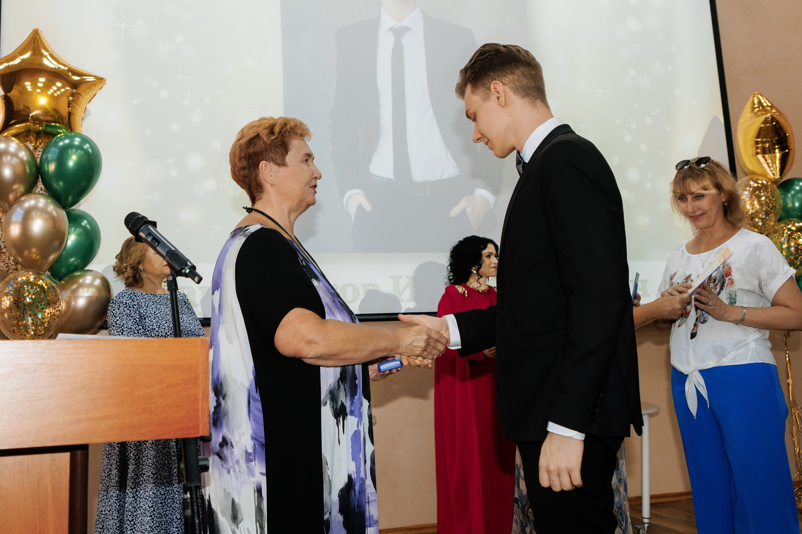 Выпускной Гимназия 12 2024 г. Свадебный и портретный Фотограф в Липецке Дмитрий Котюков