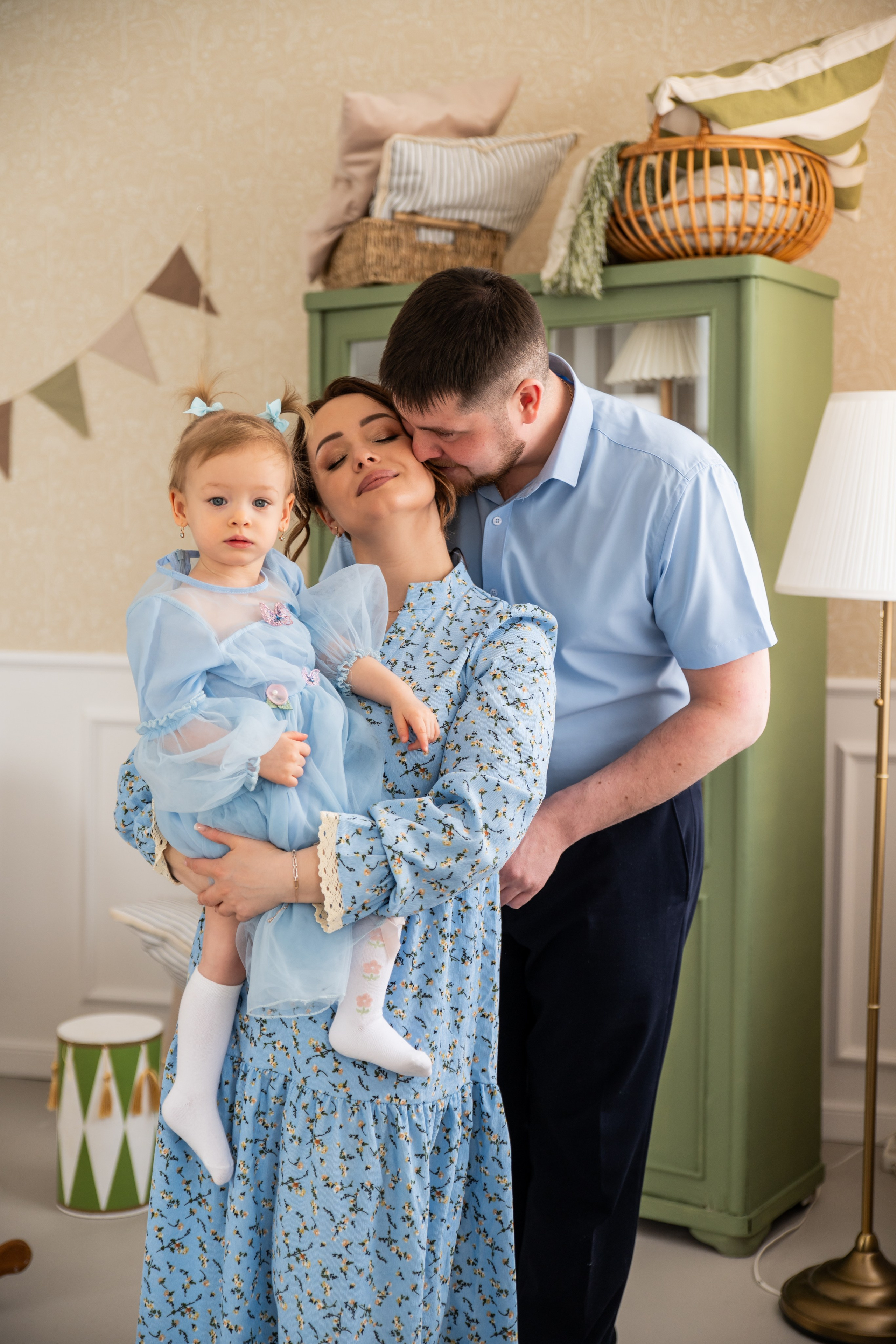 Александр и Анастасия и доченька Юлечка (1). Я Ольга Казанцева, фотографирую снимаю ваши киноистории и печатаю фото и цифровые портреты на холсте