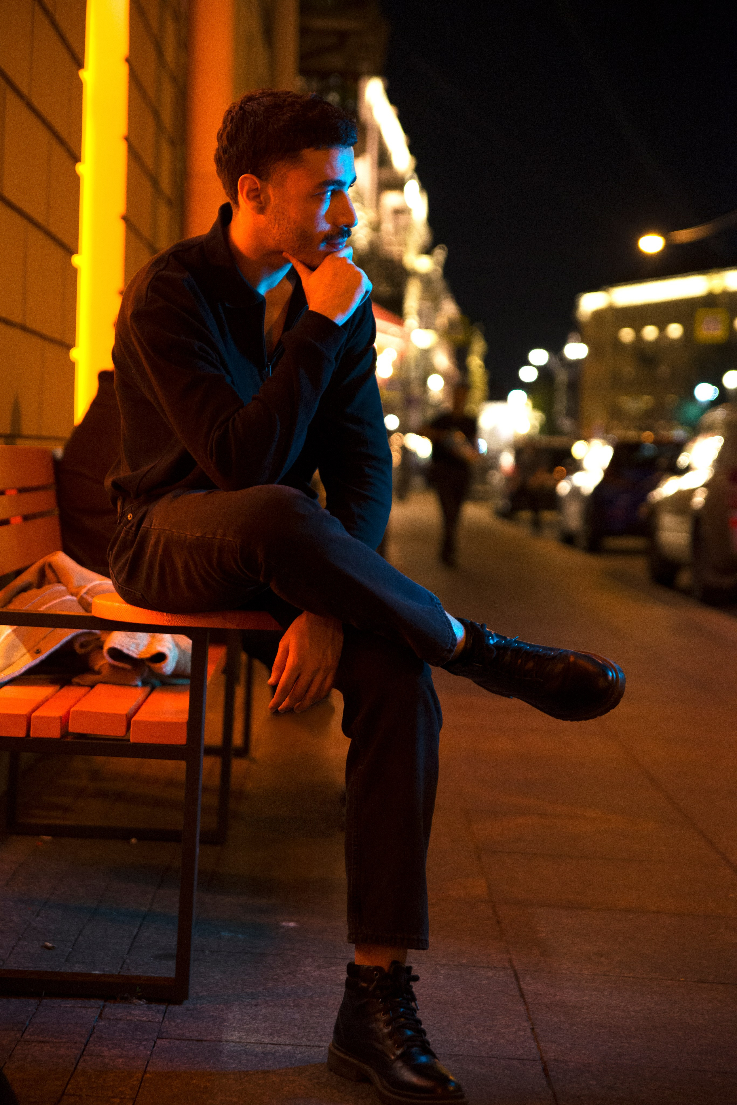 Зинадин. Уличная сессия с цветным светом