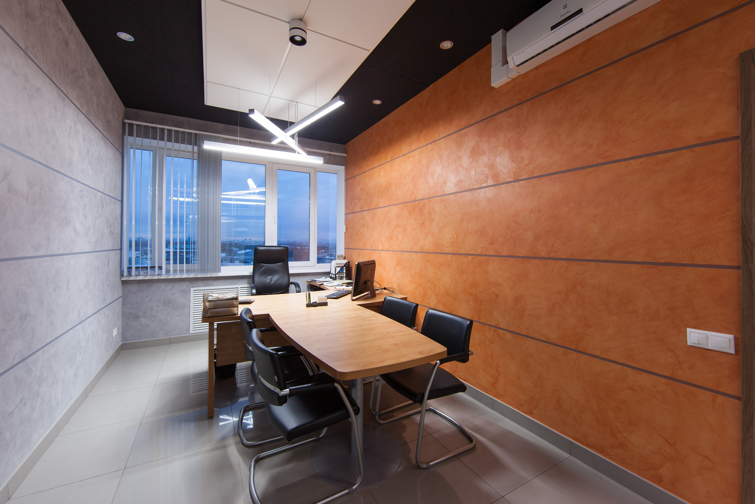 ШОУРУМ ПО ПРОДАЖЕ ГРУЗОВИКОВ IVECO. Архитектурно-дизайнерское бюро ROOMS