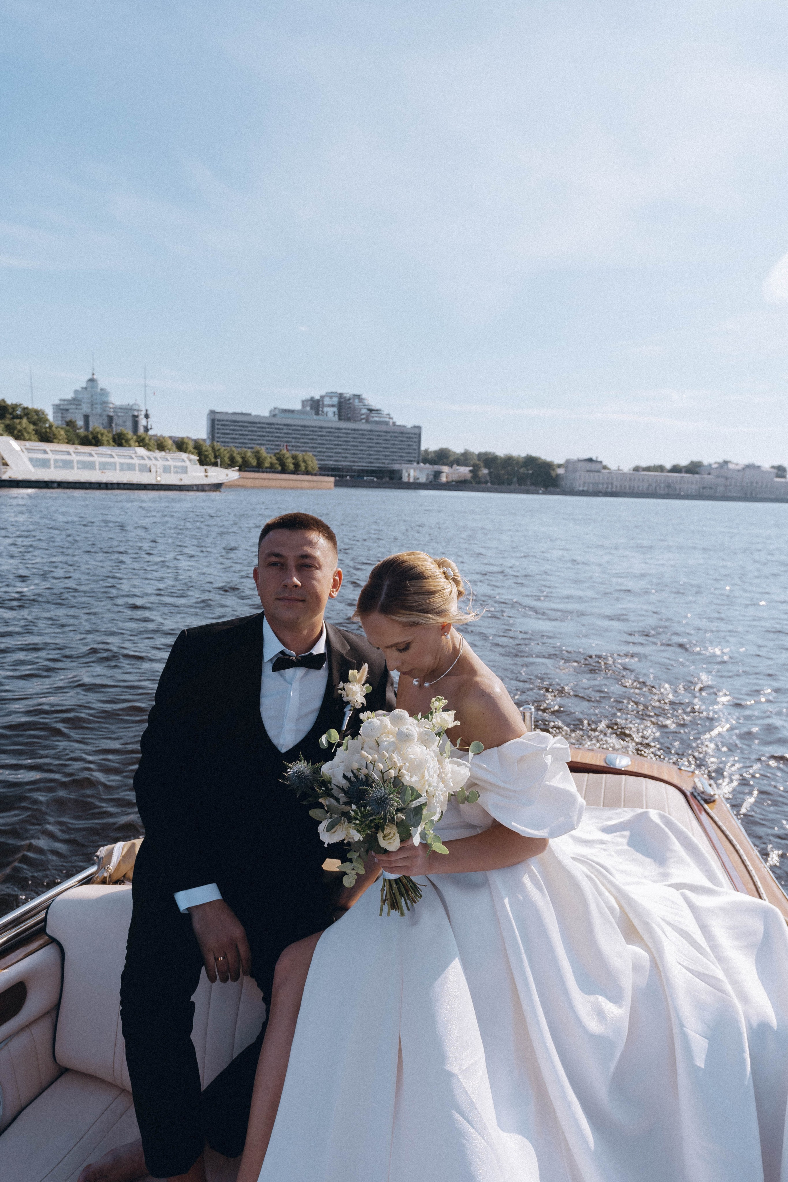 СВАДЕНБНАЯ СЬЕМКА НА КАТЕРЕ ПО КАНАЛАМ САНКТ-ПЕТЕРБУРГА И В АКВАТОРИИ НЕВЫ. Профессиональный фотограф, Санкт-Петербург — Виктория Богомолова