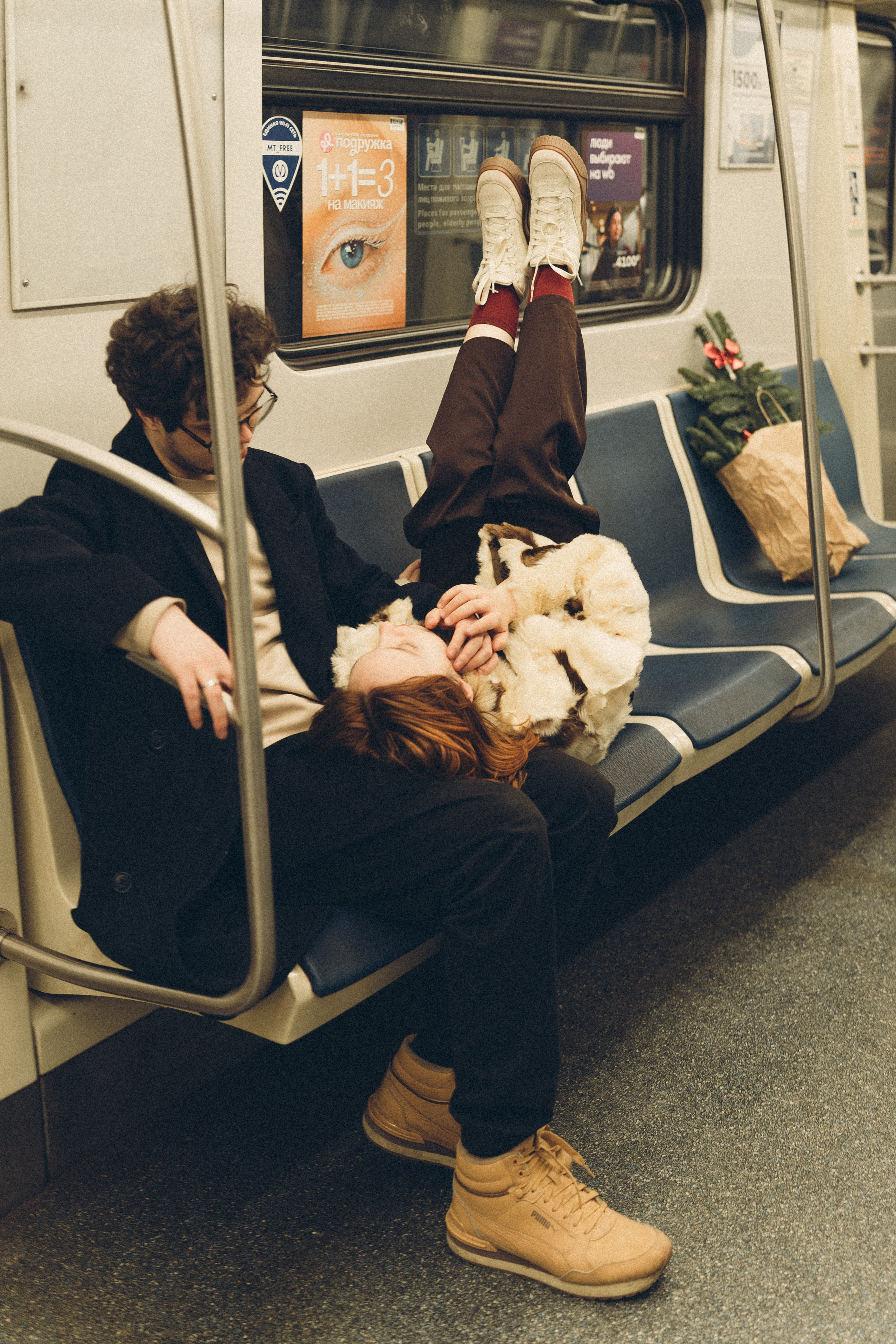 НОВОГОДНЯЯ ФОТОСЕСИИЯ ПАРЫ В МЕТРО ЛЮБОВЬ. Профессиональный фотограф, Санкт-Петербург — Виктория Богомолова