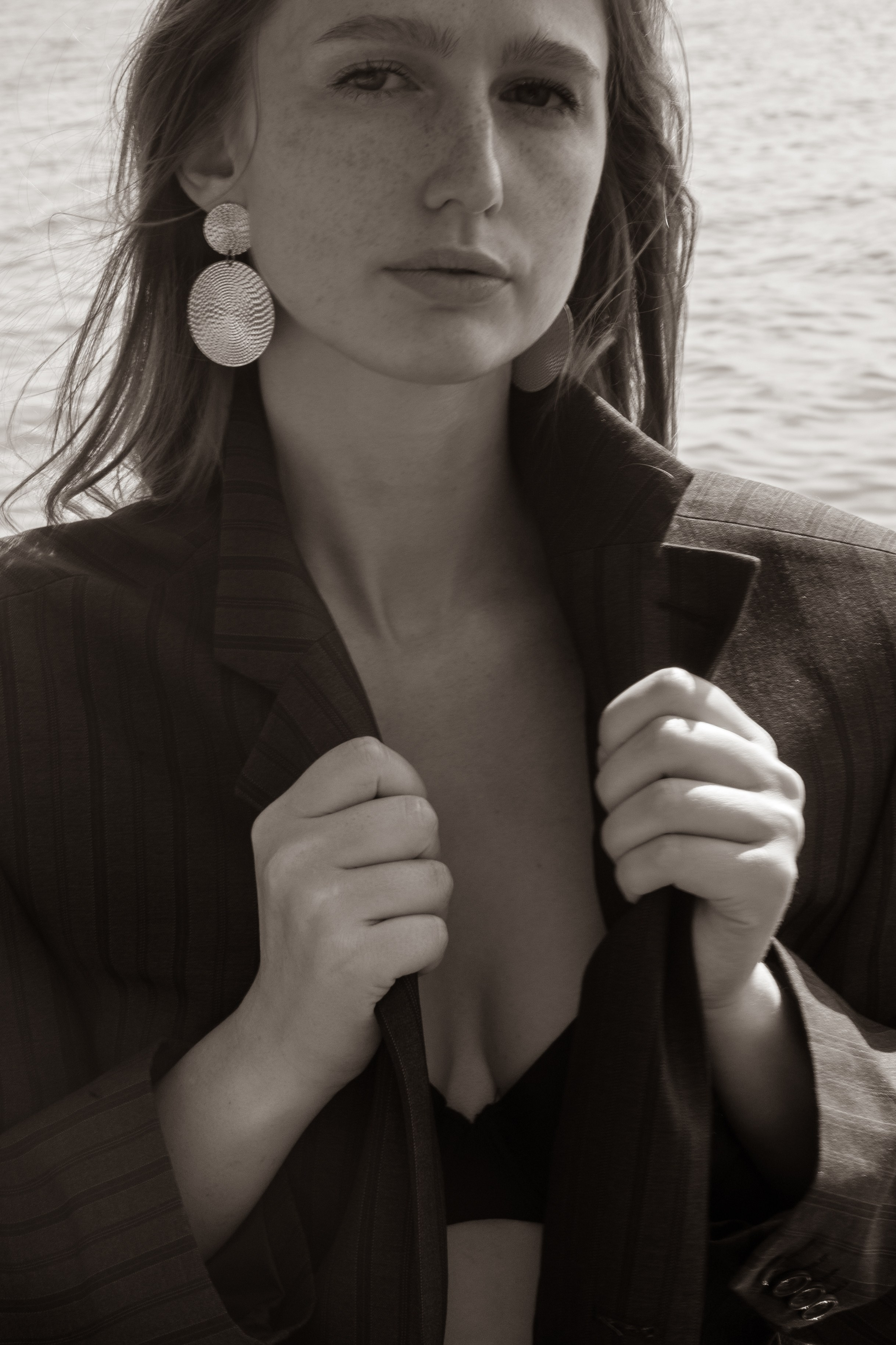 Фотосессия в яркий солнечный день на берегу .Екатеринбург. Автор фотограф: Додров. Ph: dodrov.