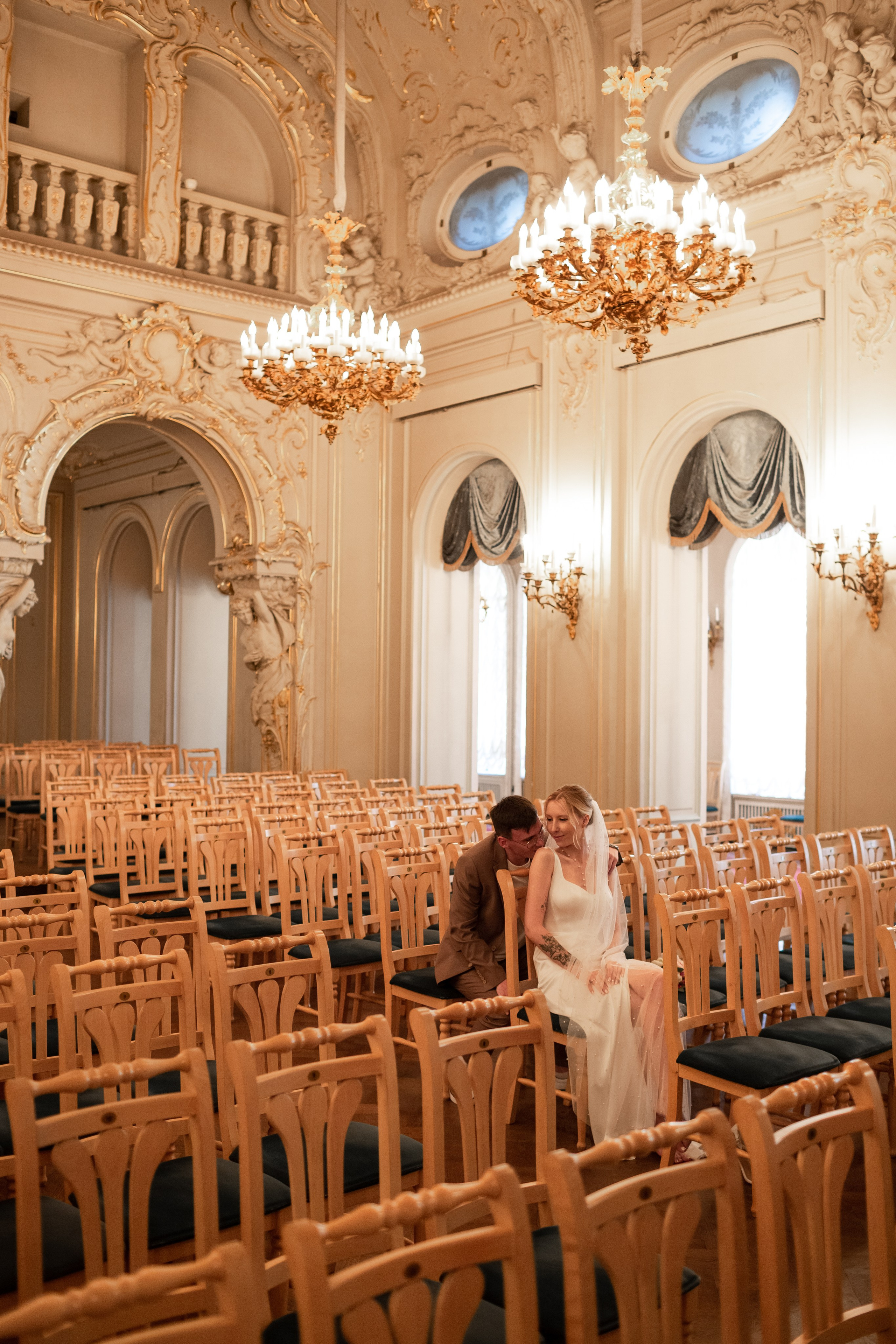 Свадебная фотосессия во дворцах Петербурга. Свадебный фотограф Кирилл Белый