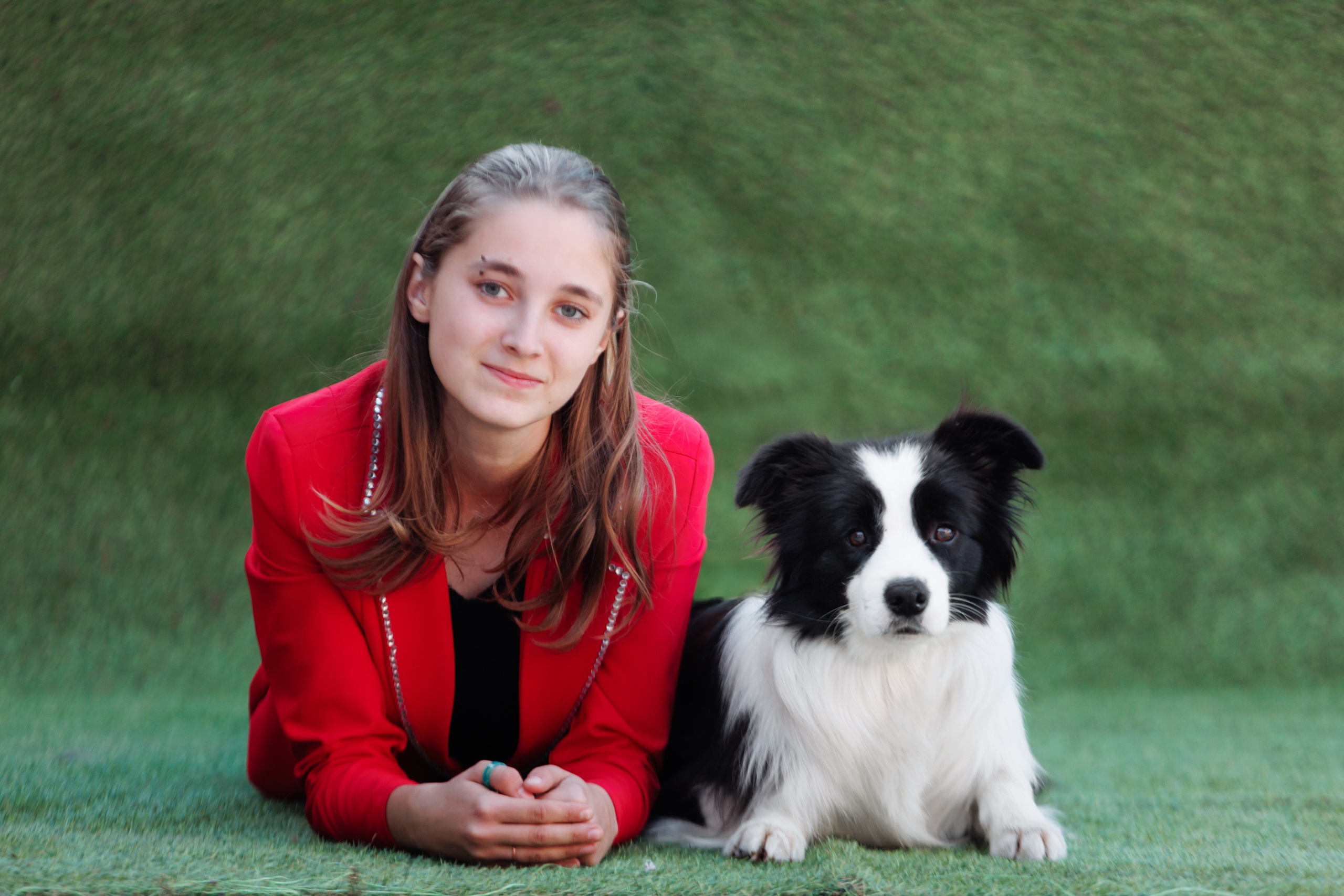 У дома с большой компанией от мала до велика. О нас