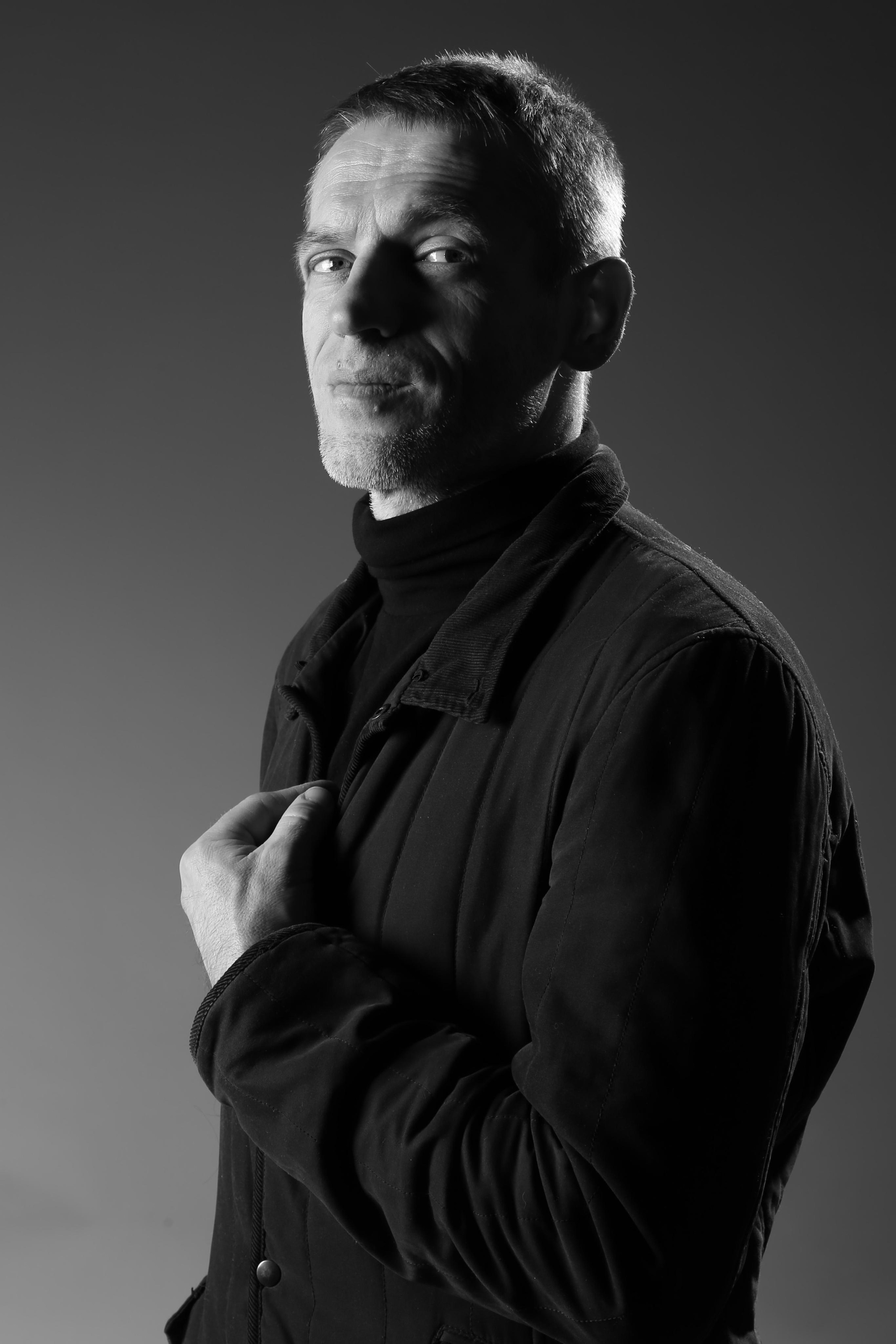 Мужской студийный портрет. Фотохудожник Евгения Баженова