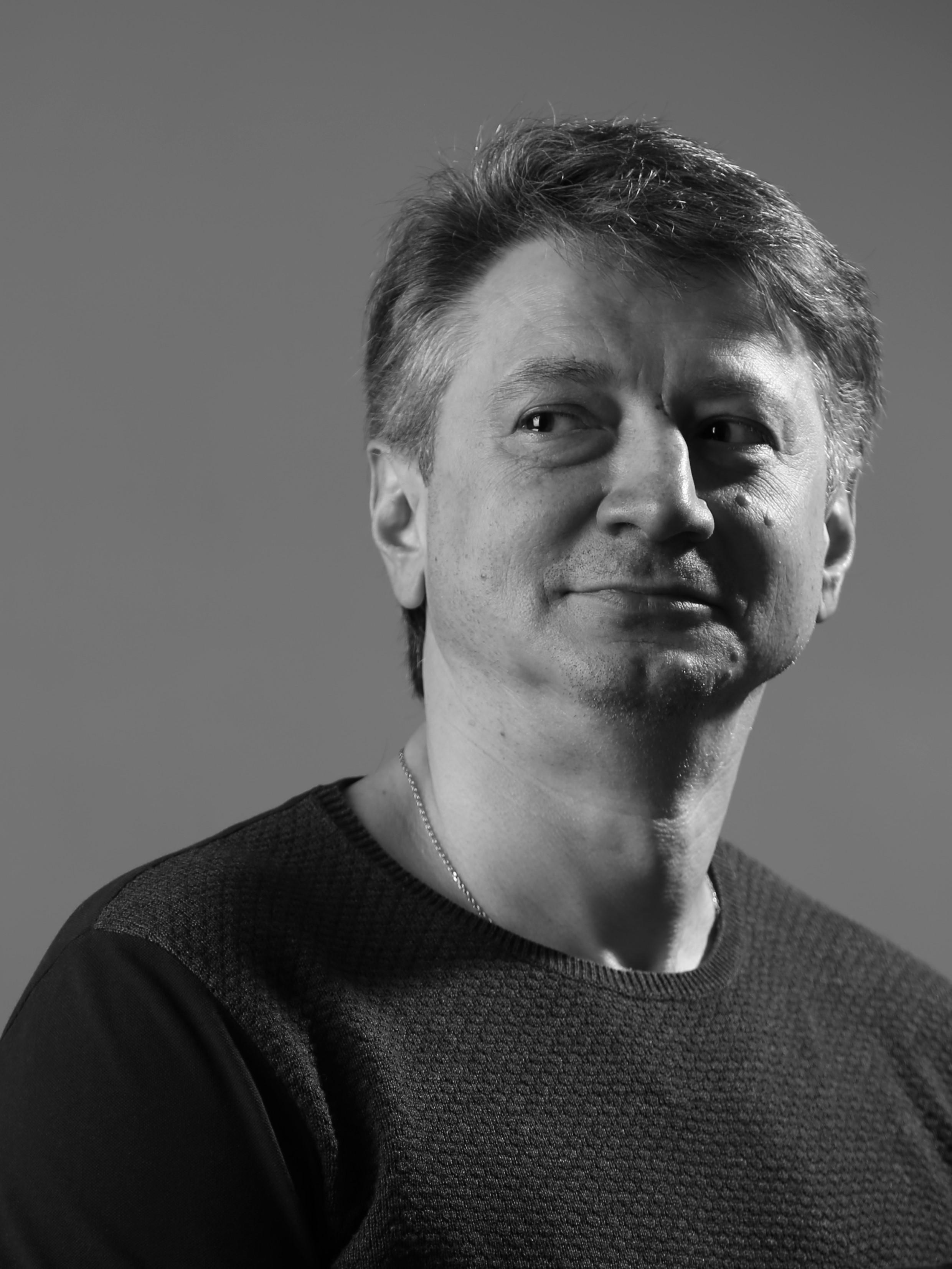 Мужской студийный портрет. Фотохудожник Евгения Баженова