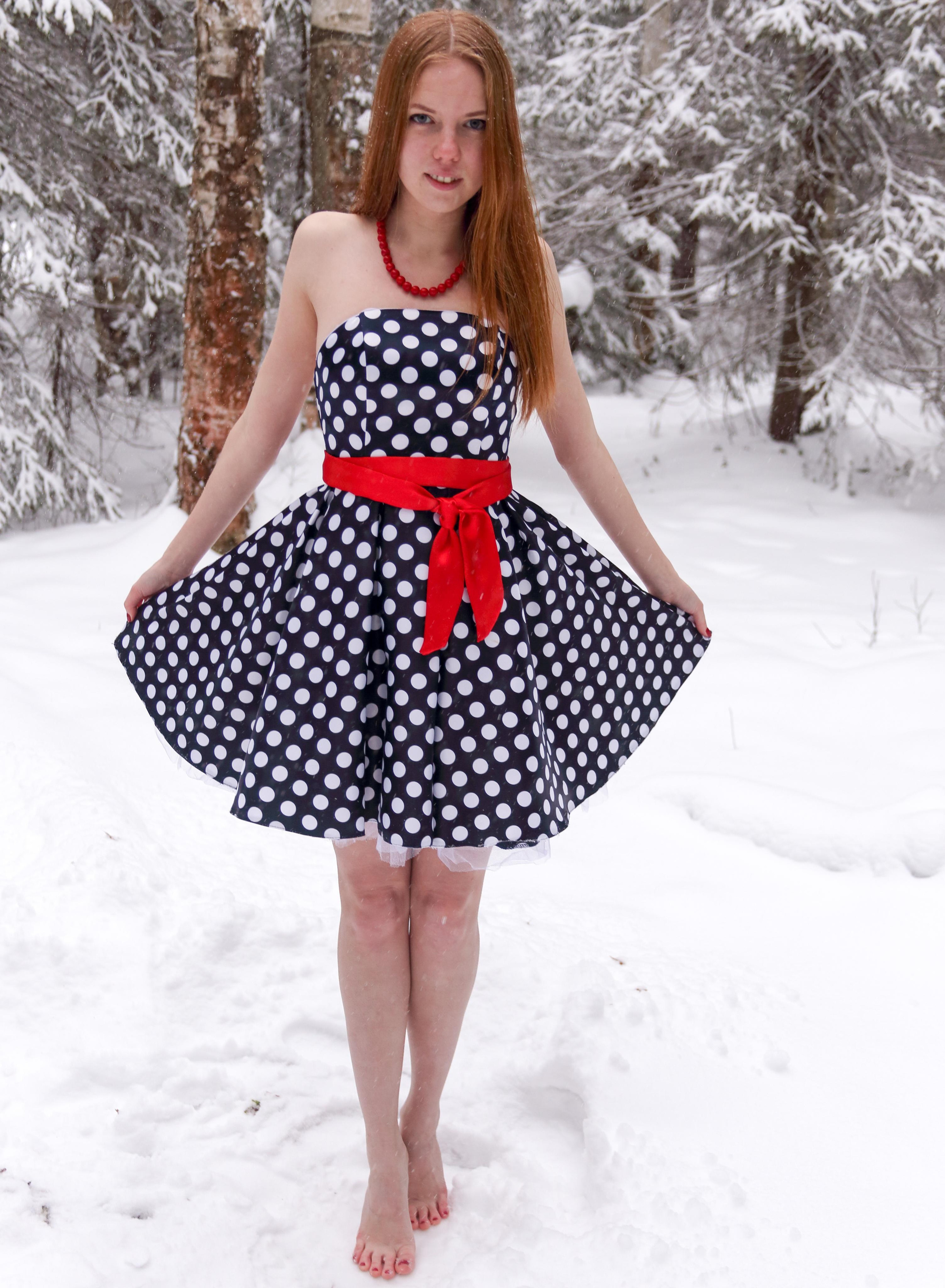 Света босиком на снегу. Фотограф Пермь. Фотосессия в фотостудии Перми и на свежем воздухе