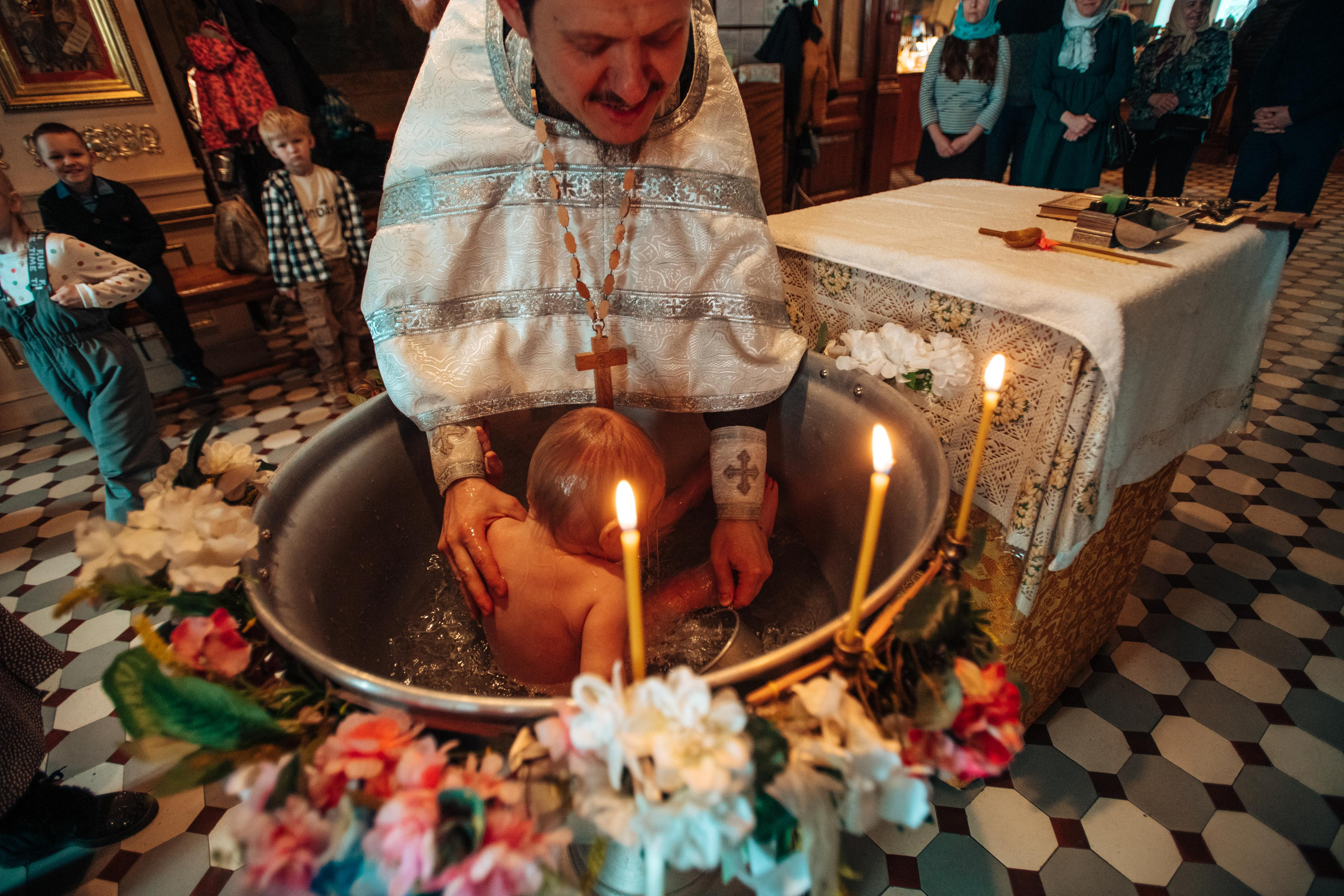 Крещение Веры. Фотограф Алла Елисеева