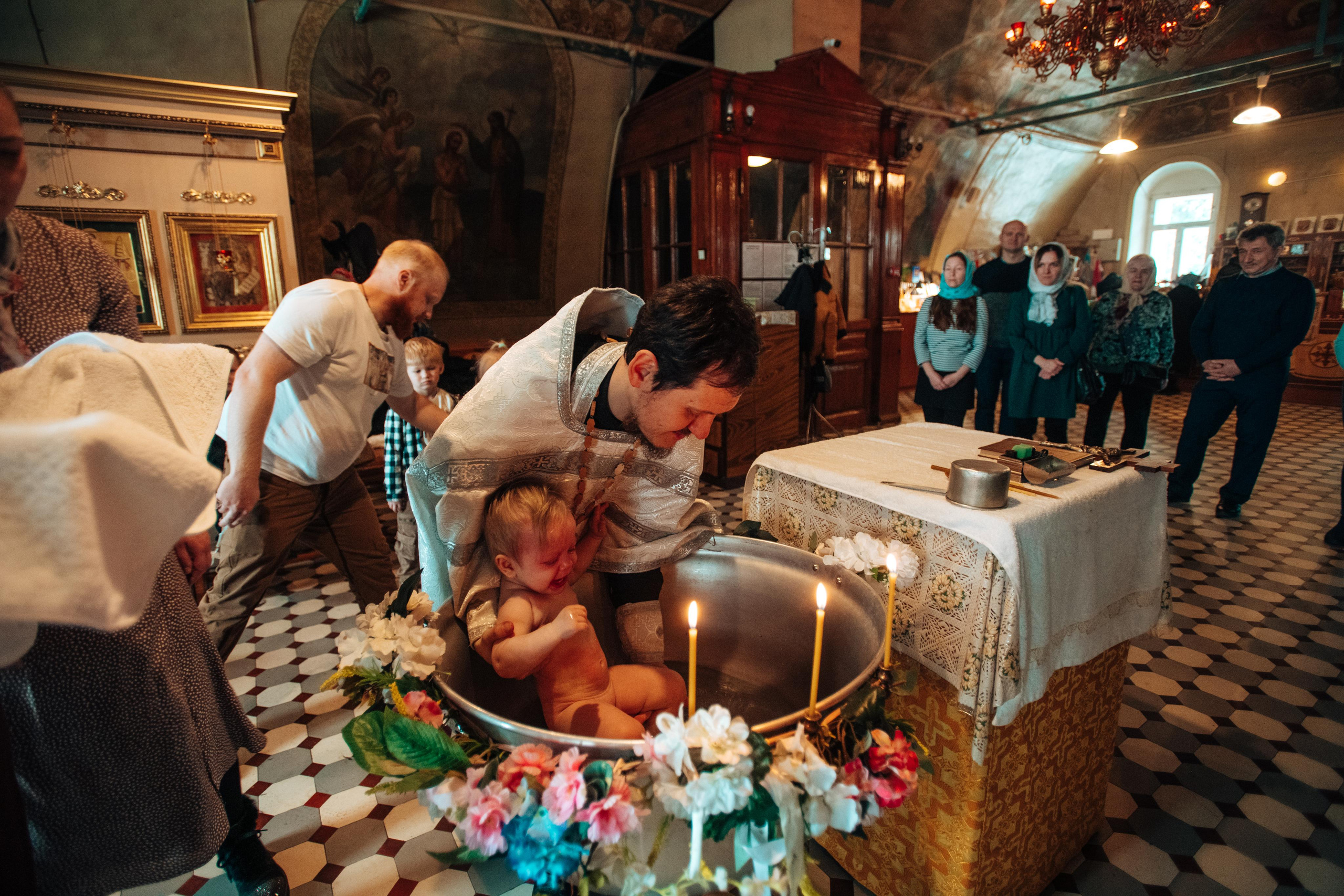 Крещение Веры. Фотограф Алла Елисеева