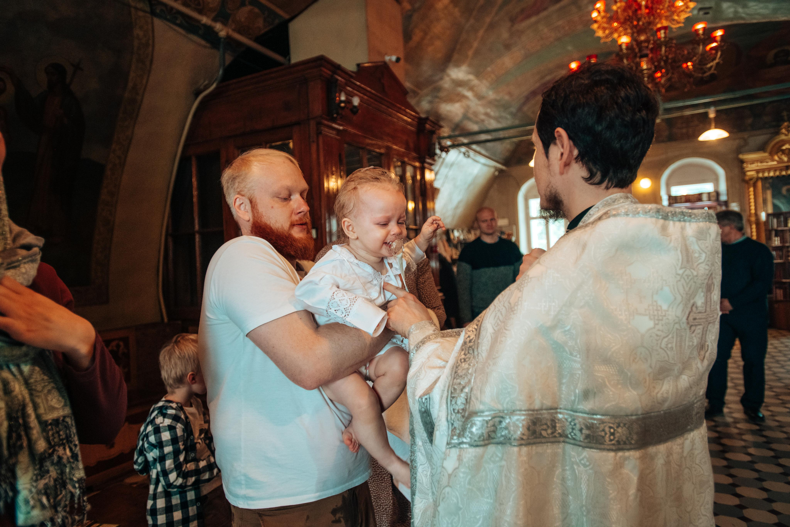 Крещение Веры. Фотограф Алла Елисеева