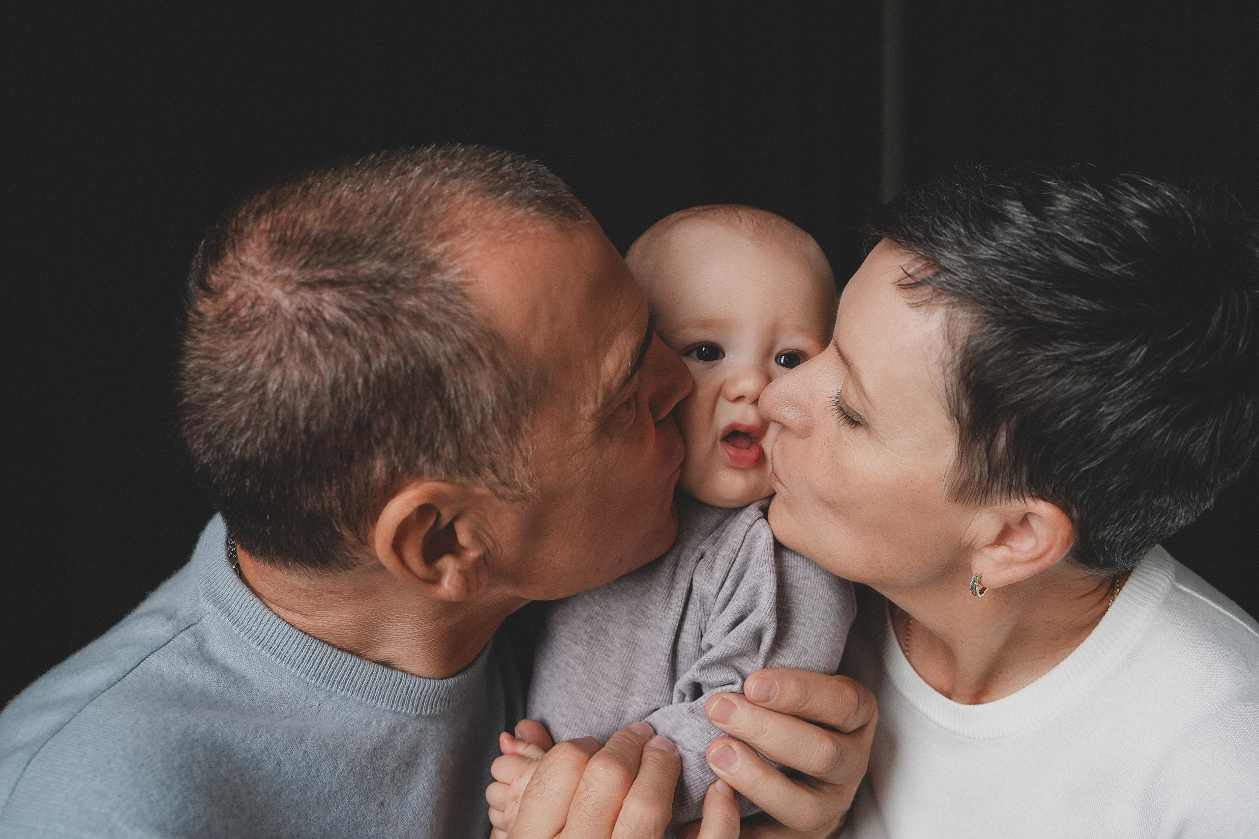 Семейная фотосессия в студии. Семейный и женский фотограф в Краснодаре Анастасия Приймак