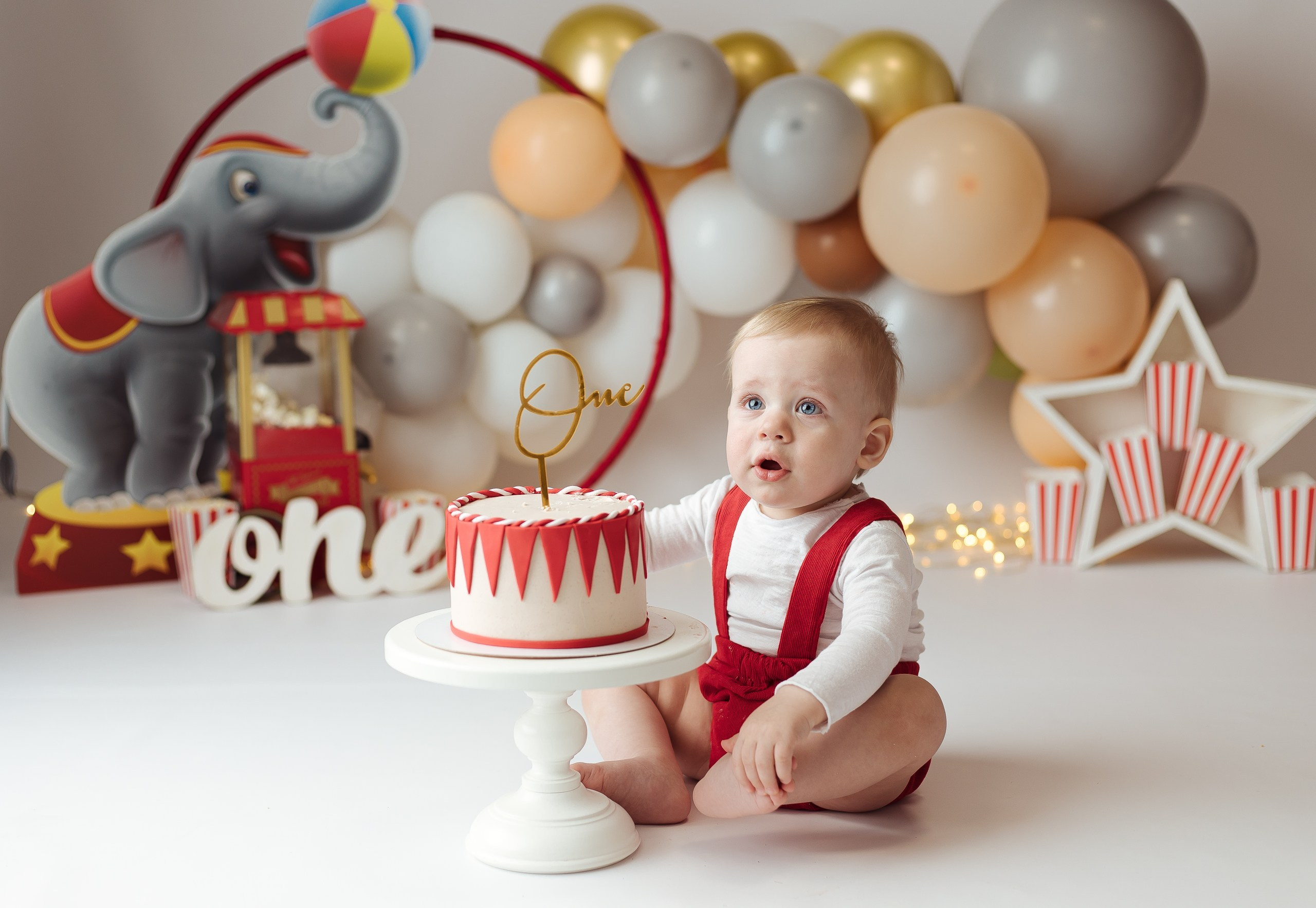 Праздничное оформление. Фотограф беременности, новорожденных Москва. годики под ключ