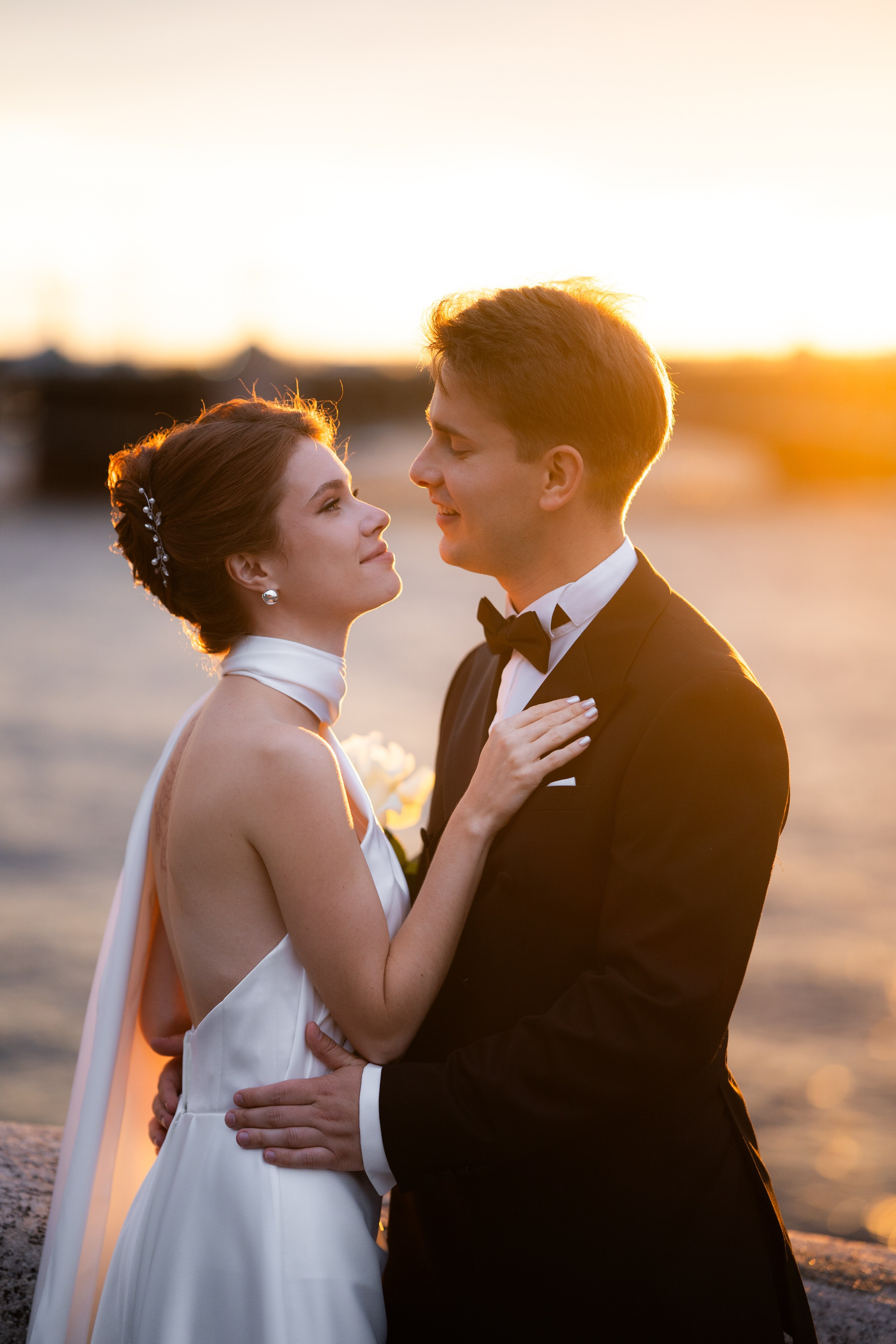 Свадебная съемка на закате. Свадебный фотограф Александр Невский в Санкт-Петербурге