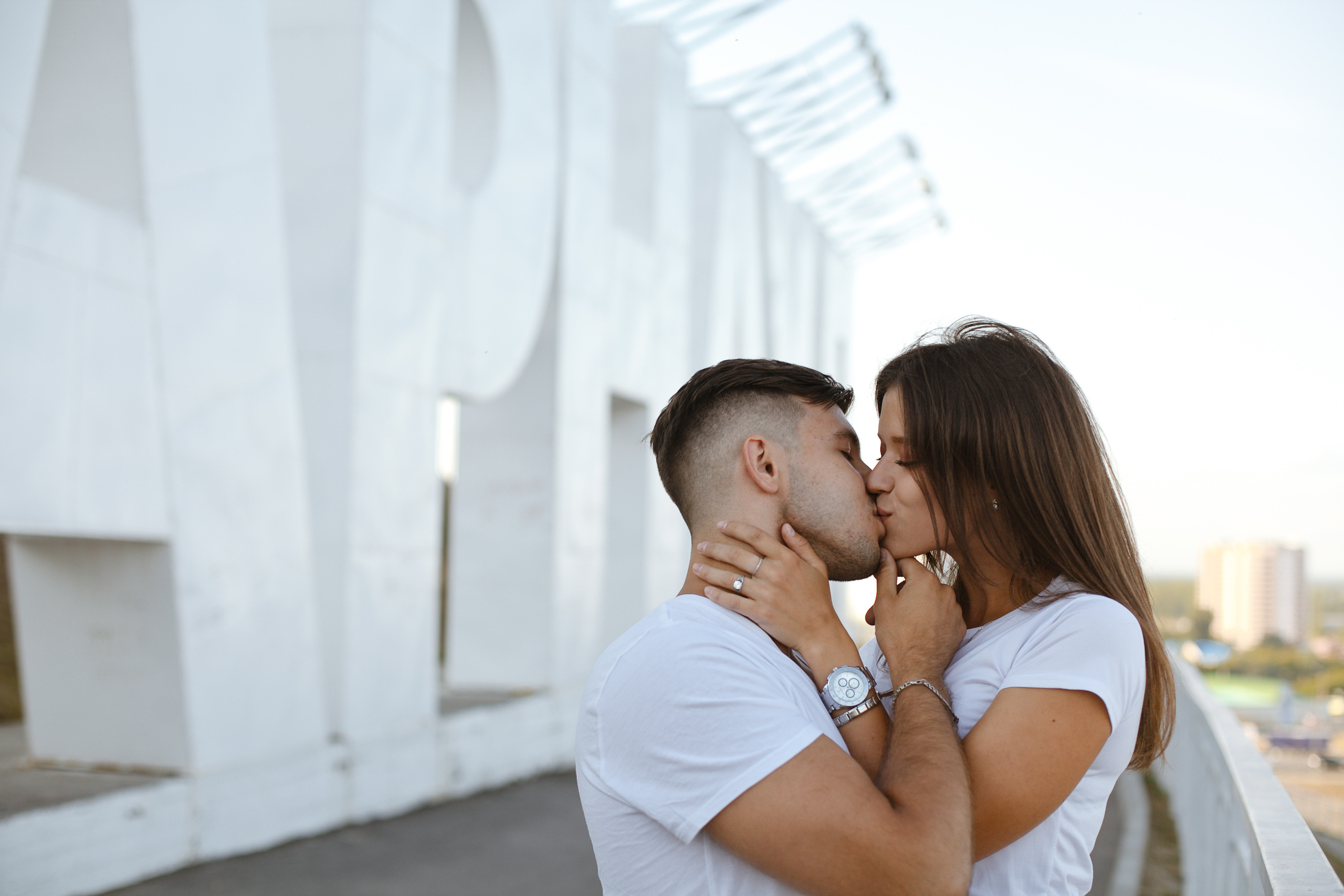 поцелуй влюбленных лавстори