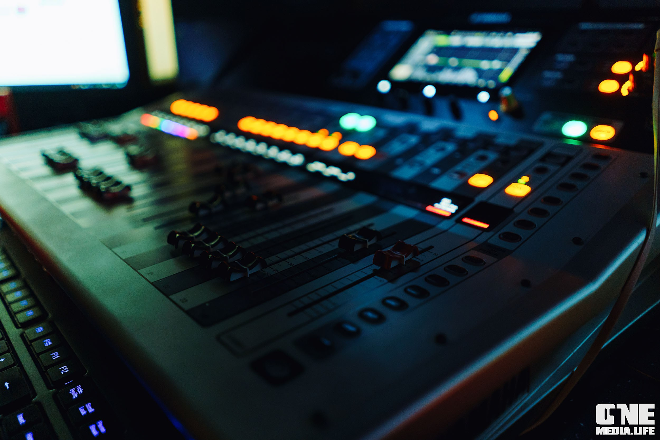 Фоторепортаж из караоке-клуба Эйфория. One Media Life: фоторепортажи, фотоотчеты с мероприятий и заведений