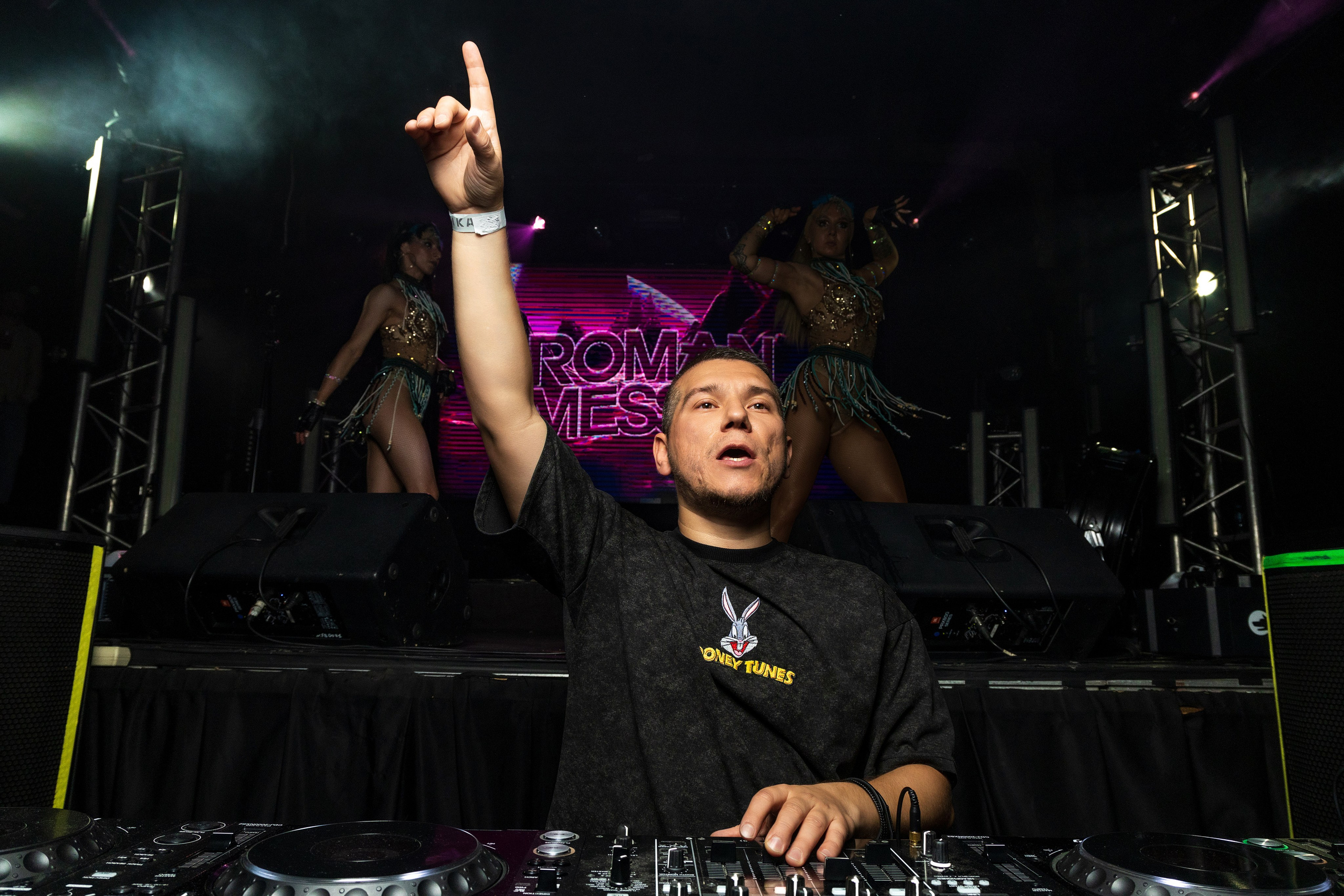 System Reality: Glow! в клубе Фабрика, Екатеринбург. Репортажный фотограф Екатеринбург | Яркий, качественный репортаж | Концерты, клубы, репортаж, праздники, корпоративы